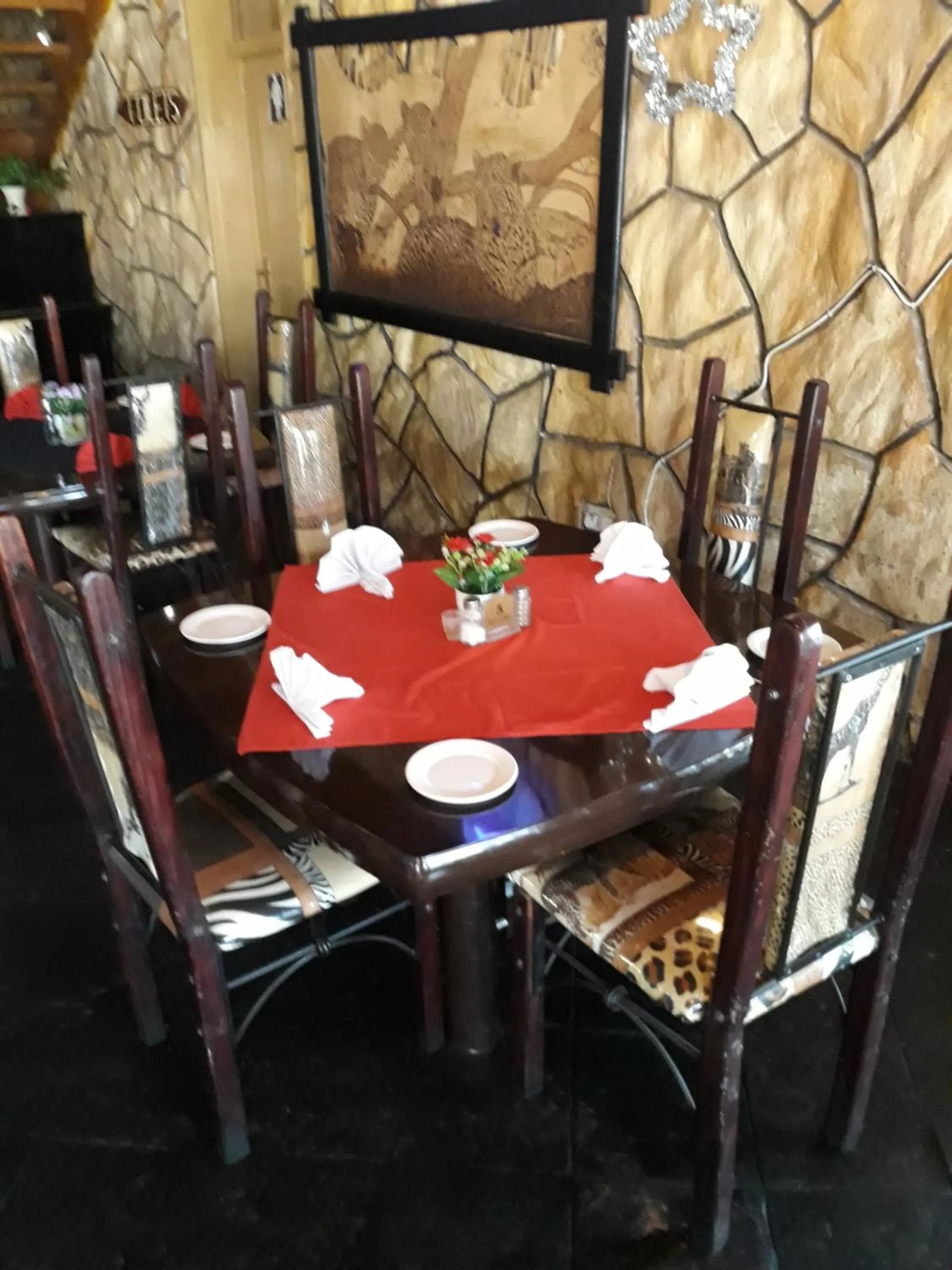 Restaurant/places to eat in The Big Five Lodge