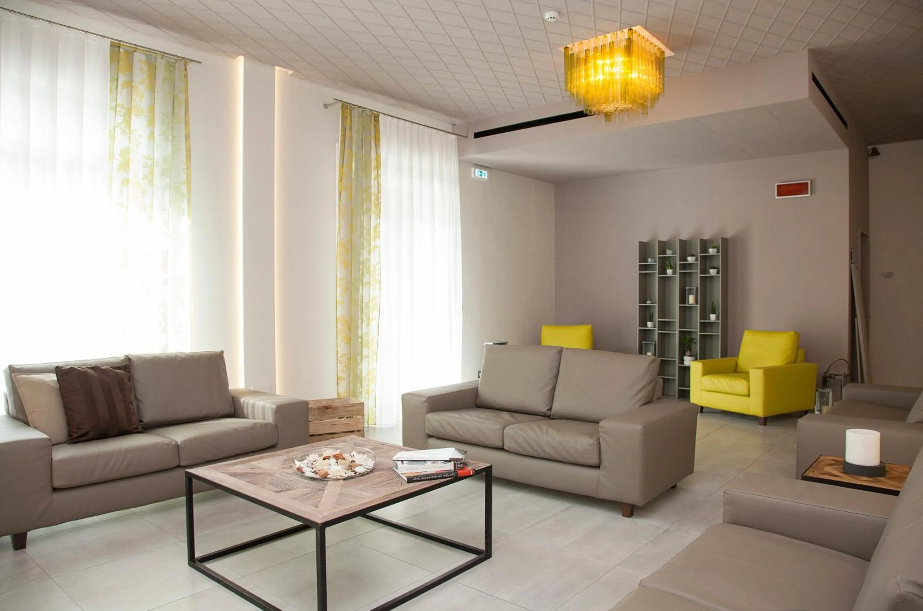 Communal lounge/ TV room in Hotel Helvetia