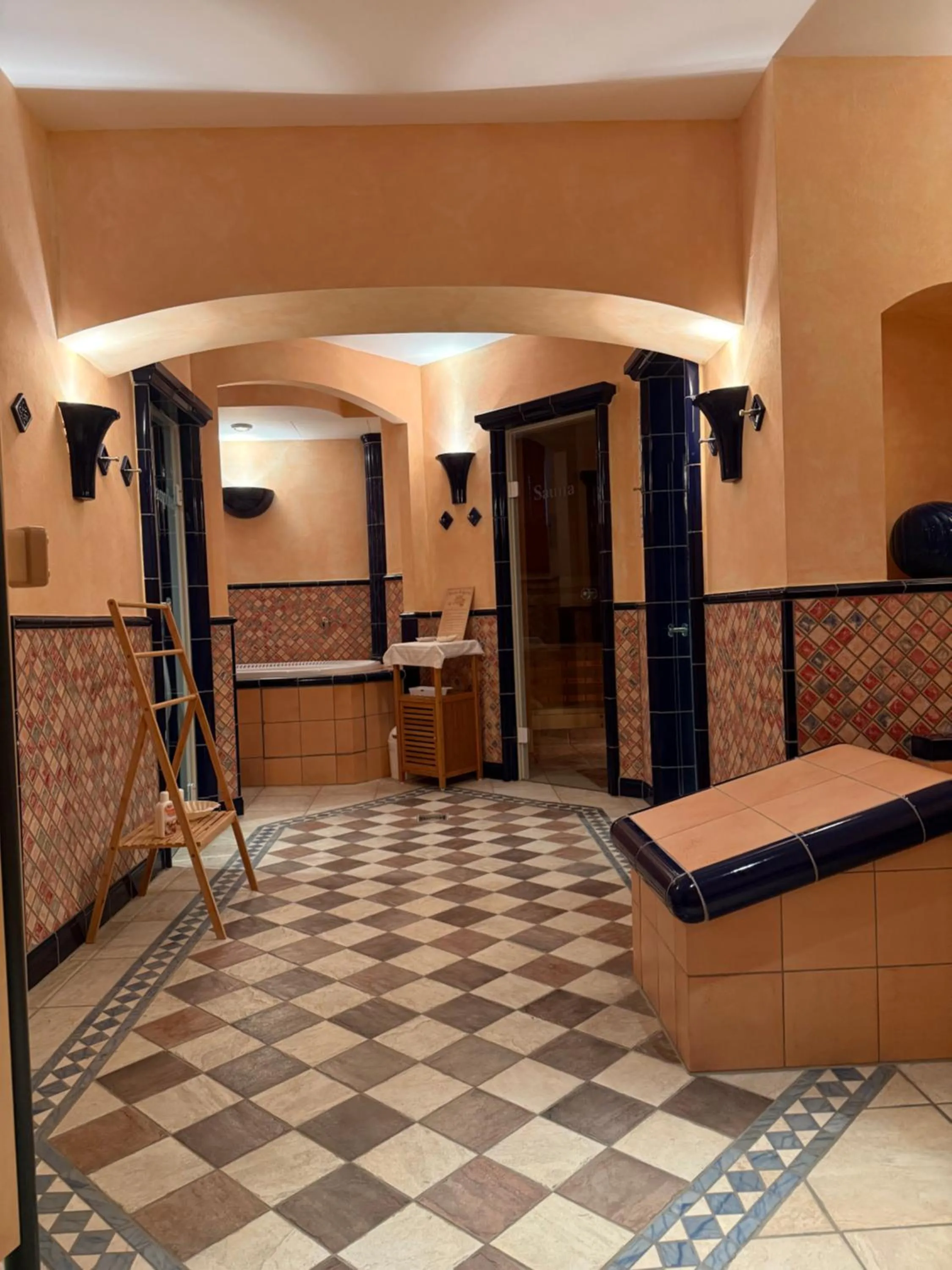 Hot Tub in Garni Eden Hotels