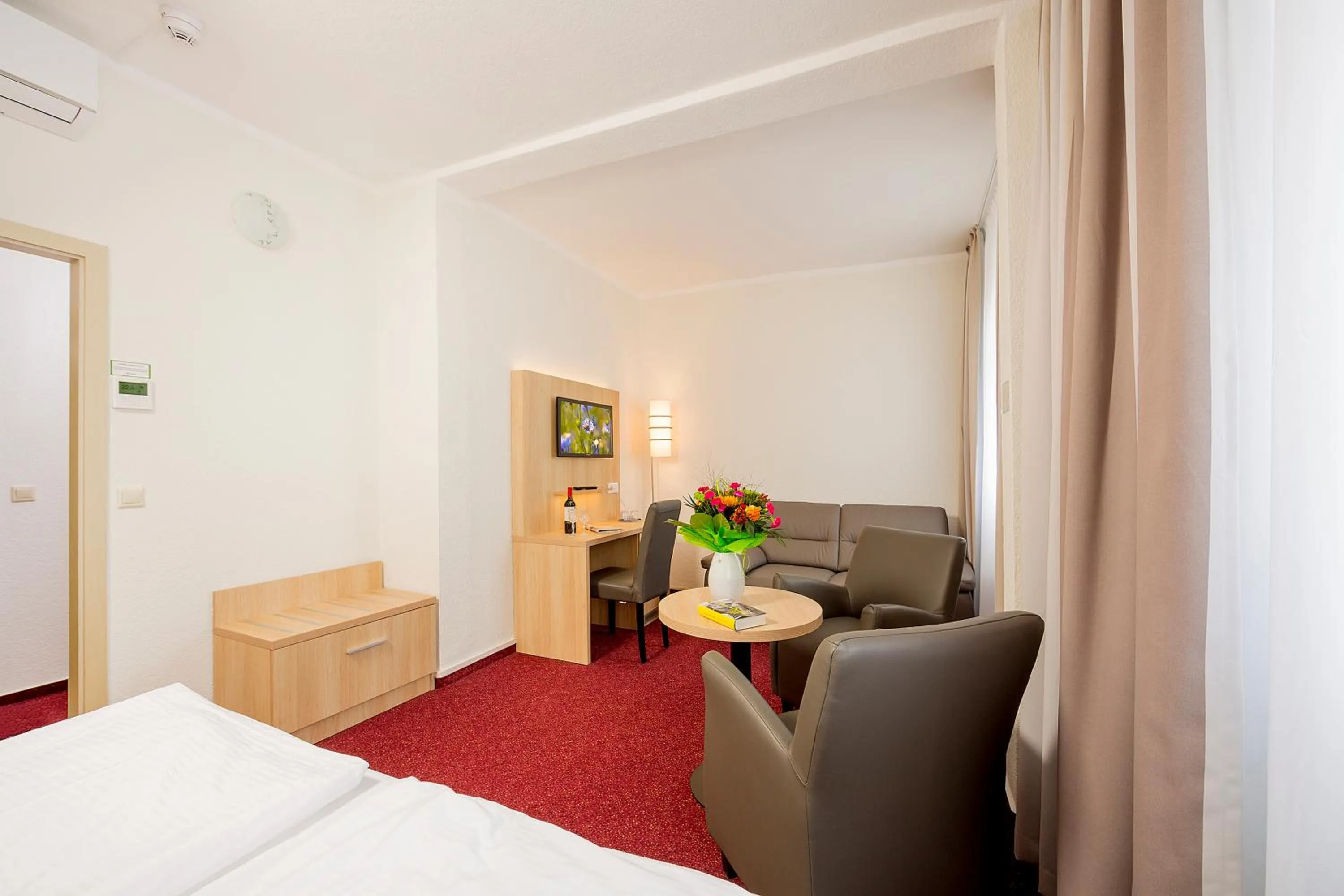 TV and multimedia, Bed in Garni Eden Hotels