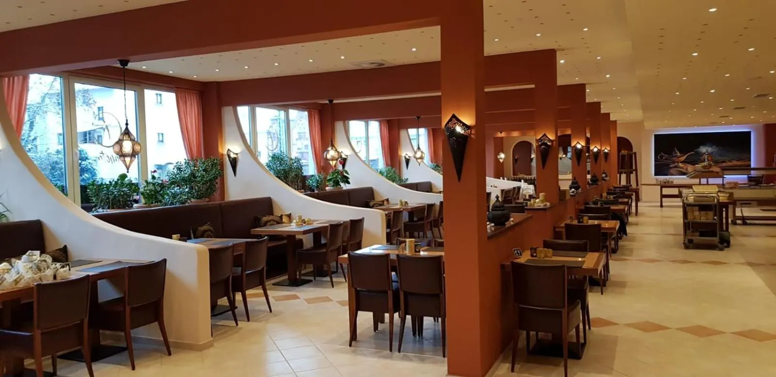 Restaurant/places to eat in Hotel Imota