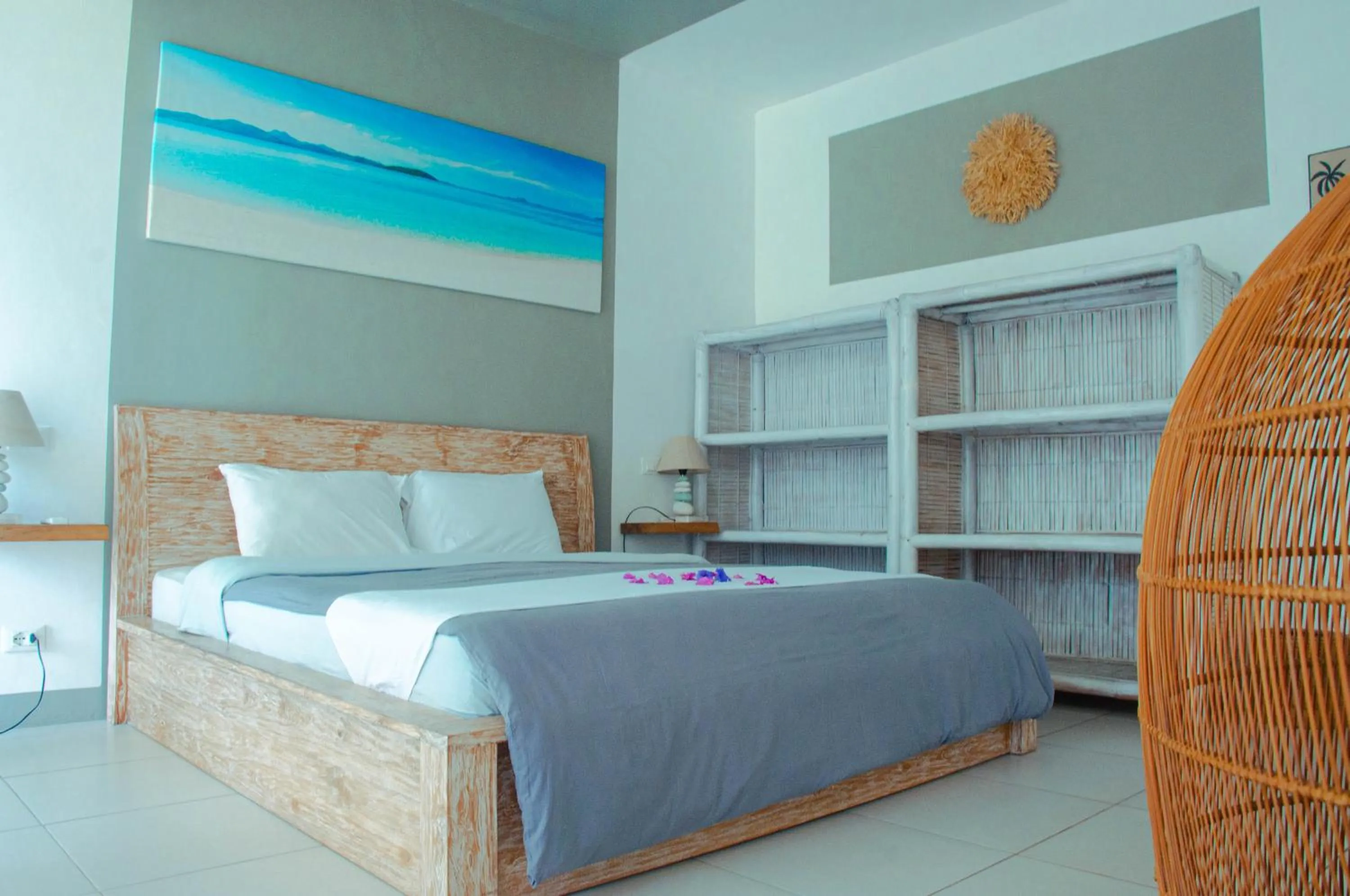 Bed in Villa Samalas Resort and Restaurant