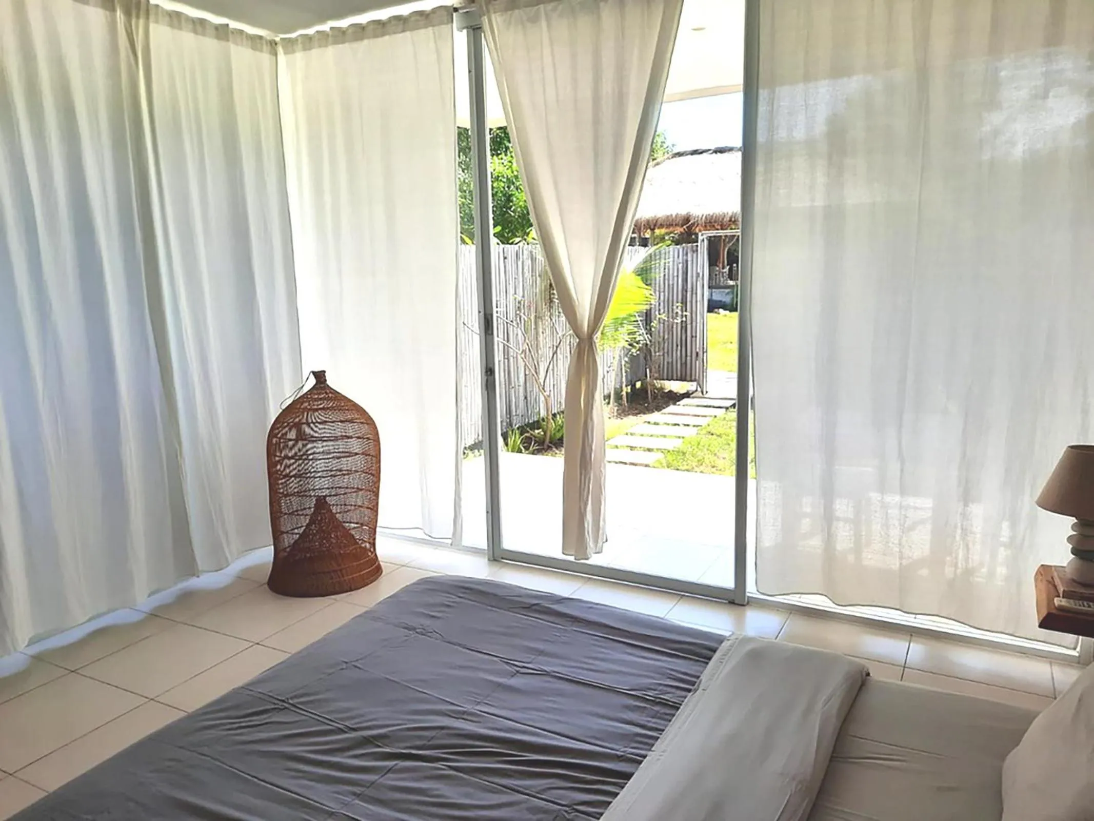Bed in Villa Samalas Resort and Restaurant