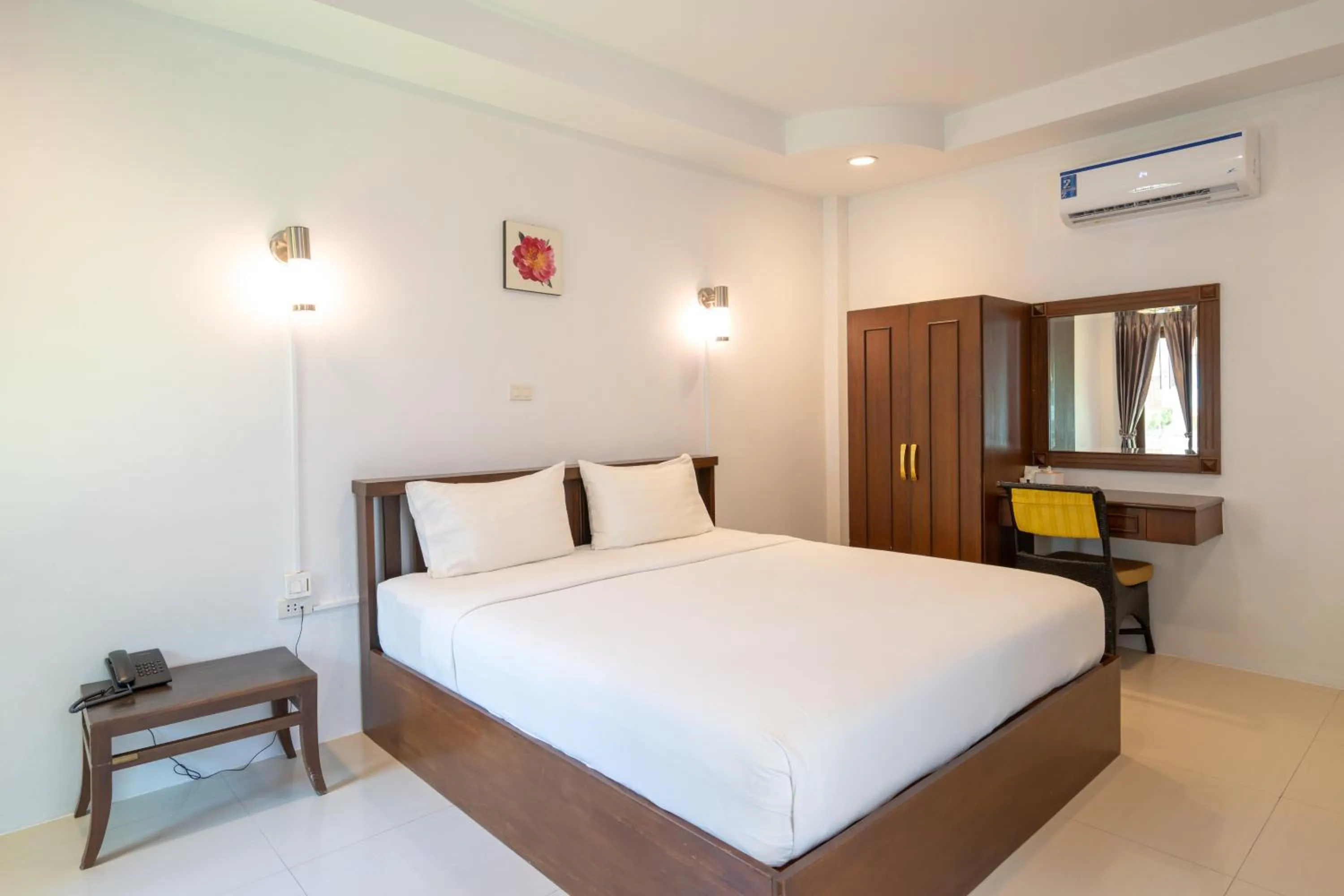 Swimming pool, Bed in The Green Beach Resort