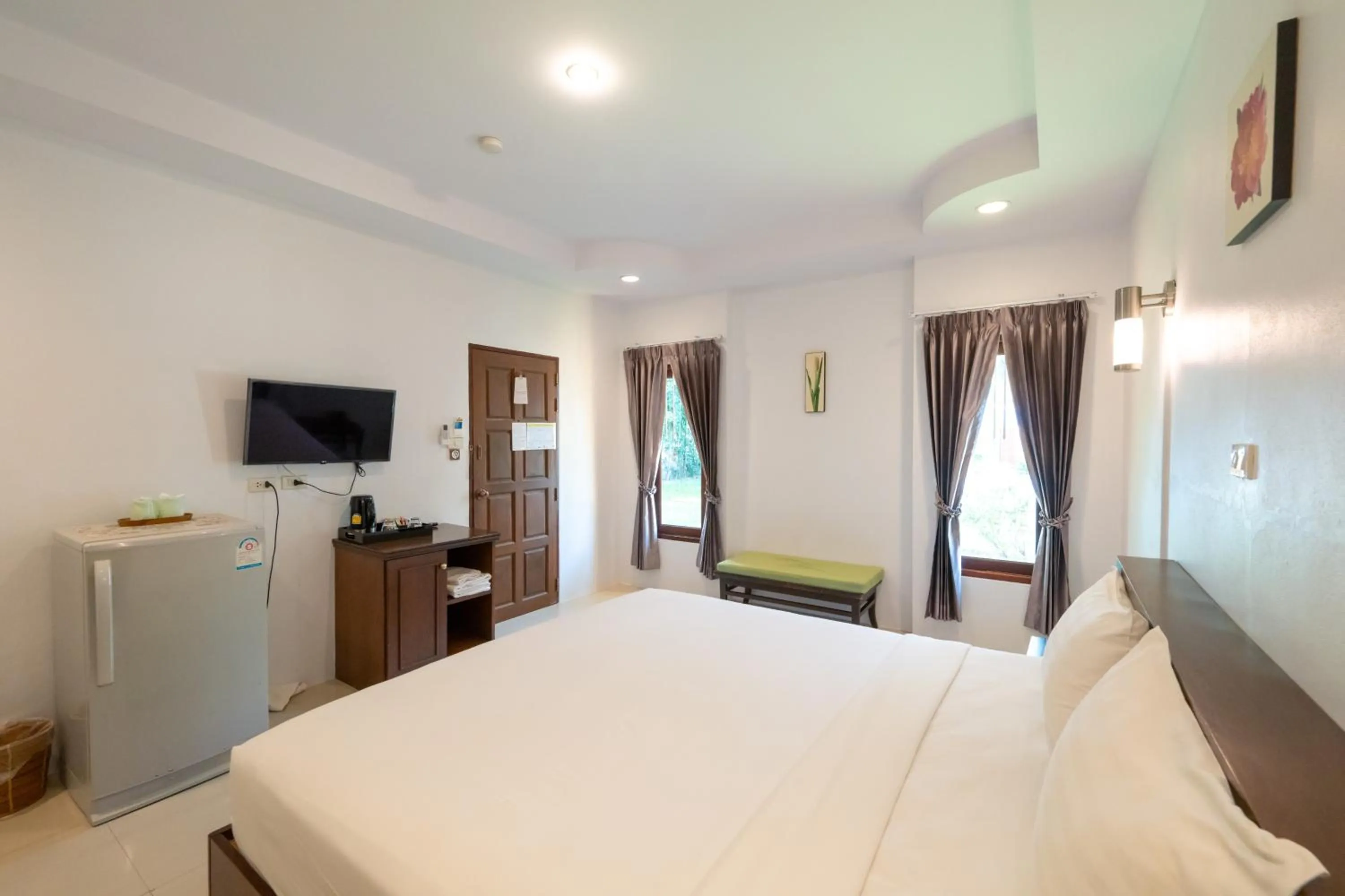 Swimming pool, Bed in The Green Beach Resort