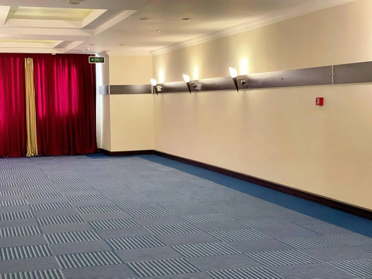 Facade/entrance in Noble Hotel