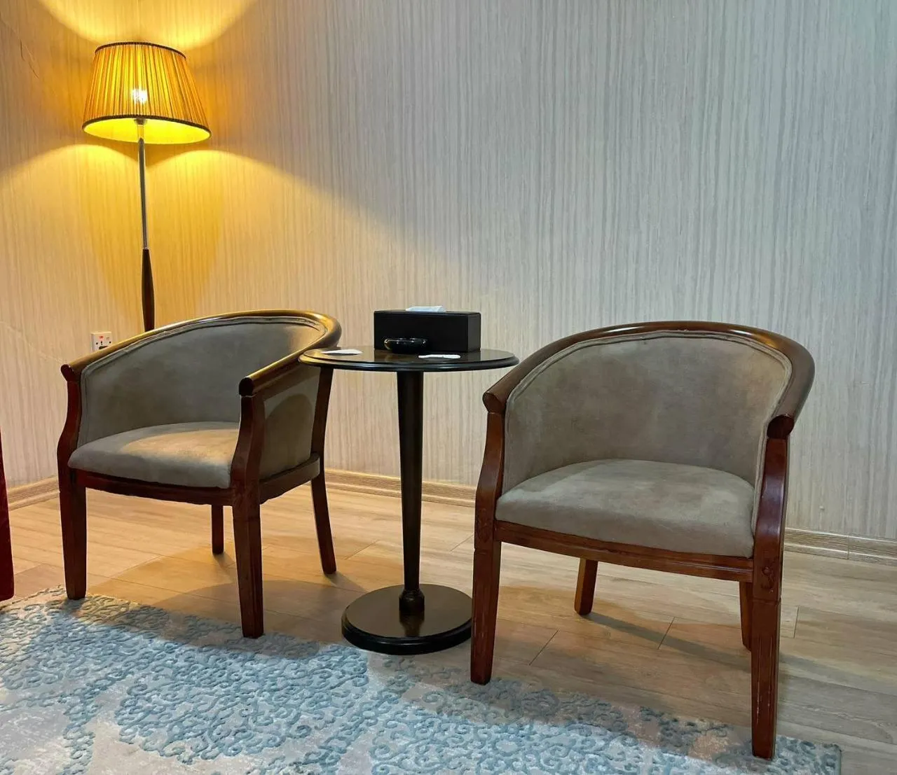 Living room in Noble Hotel