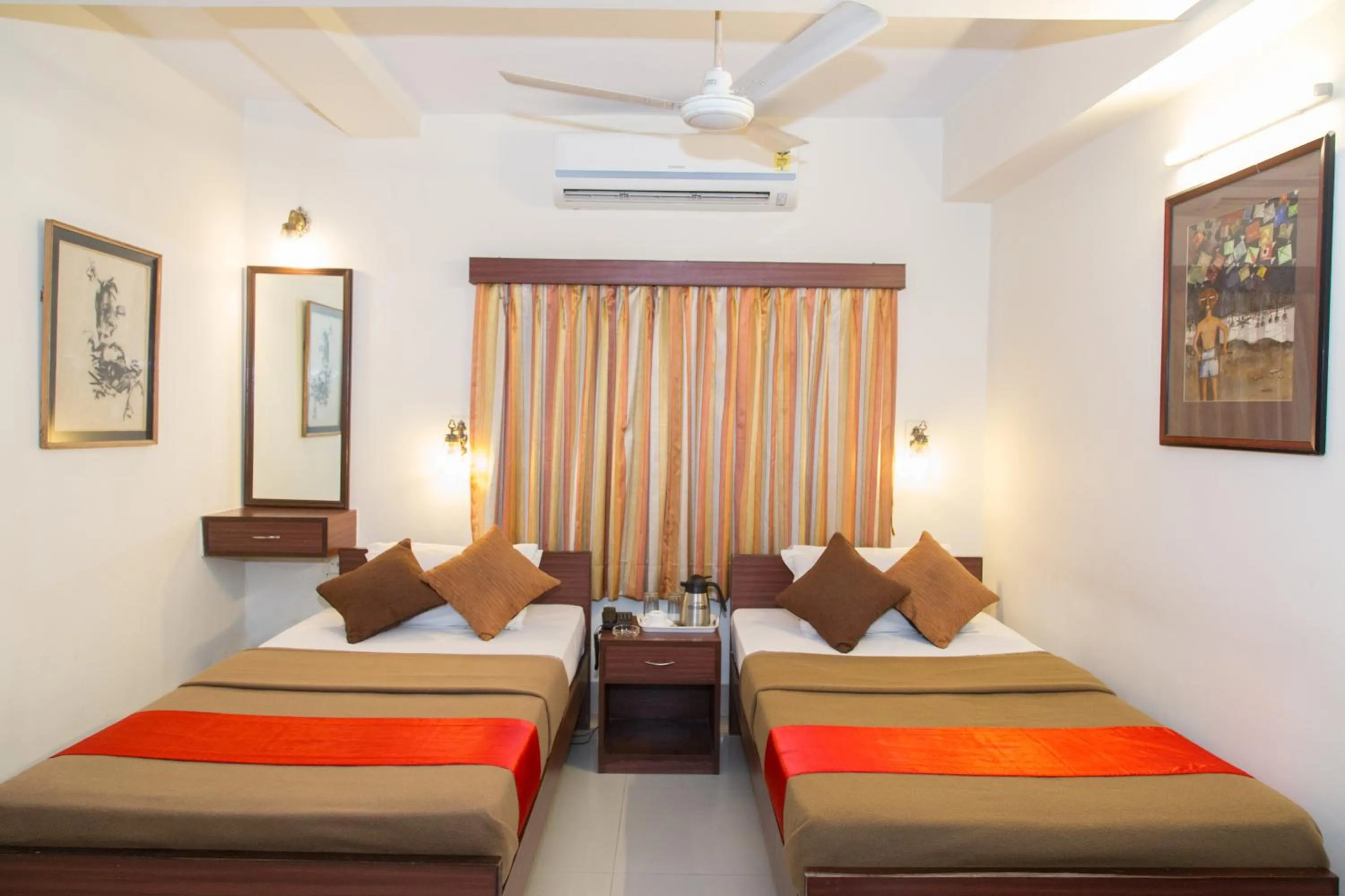 Bed in Wise Owl Comfotel