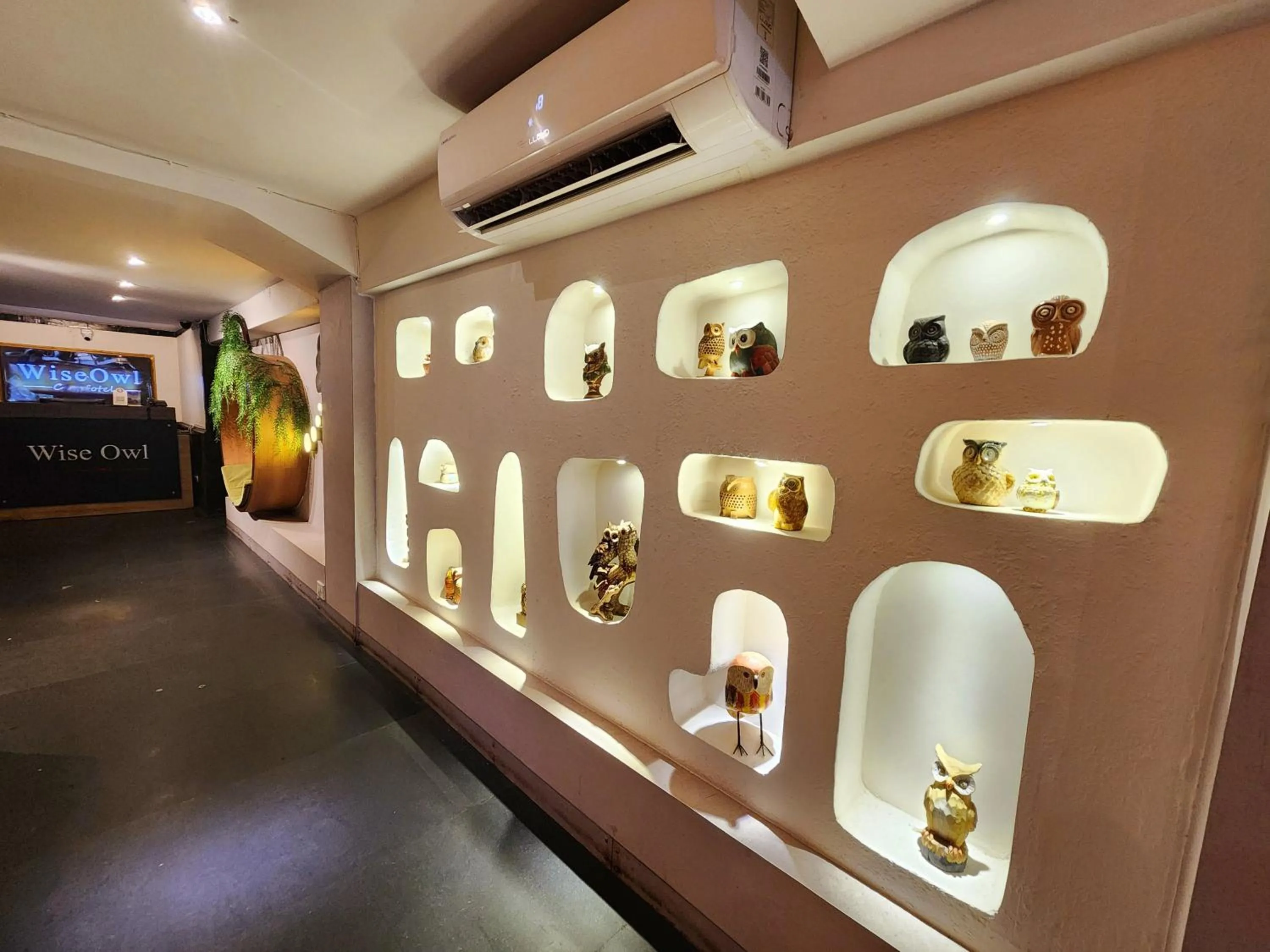 Decorative detail in Wise Owl Comfotel