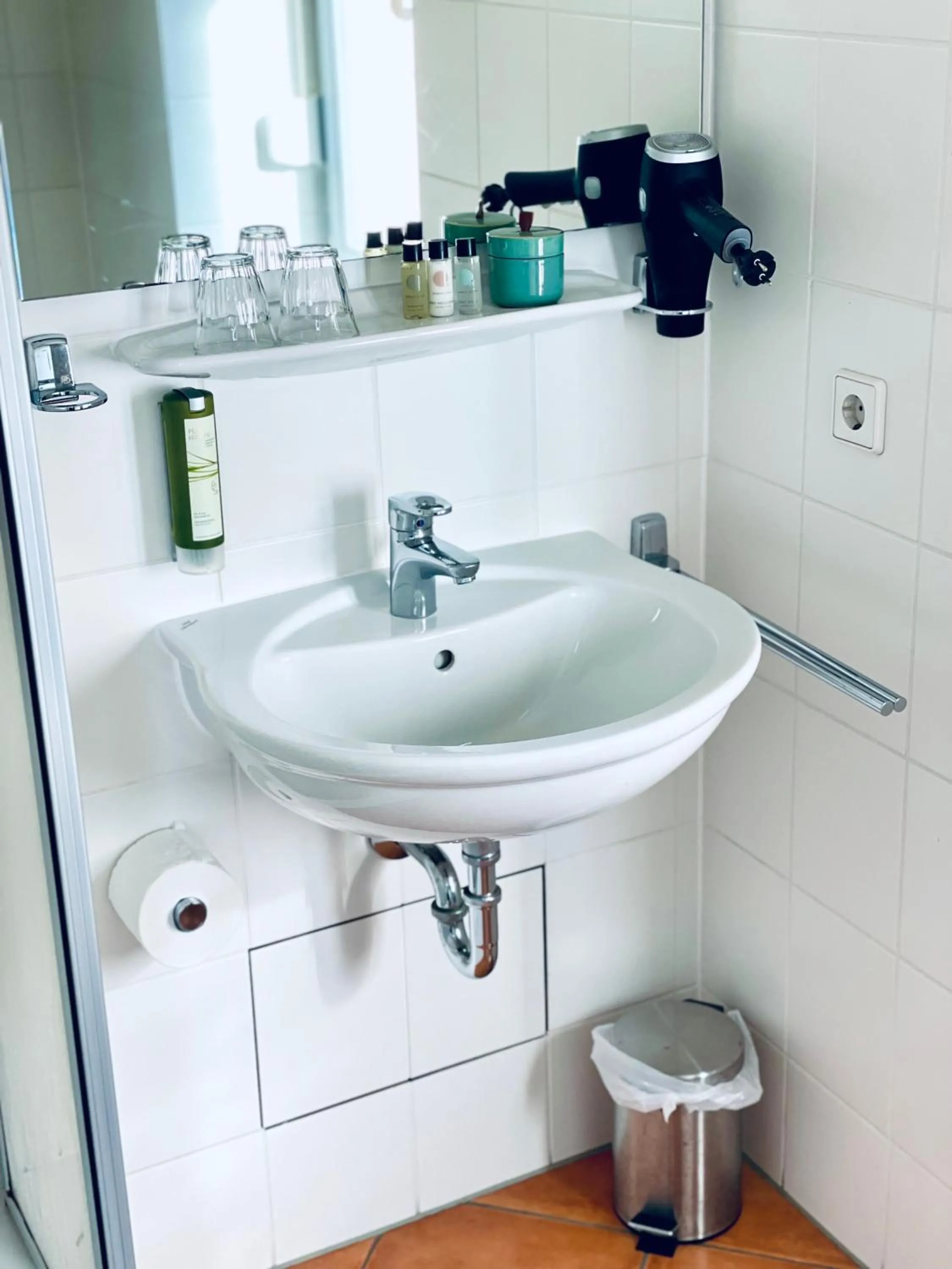 Bathroom in Hotel & Restaurant Grüner Baum Merzhausen