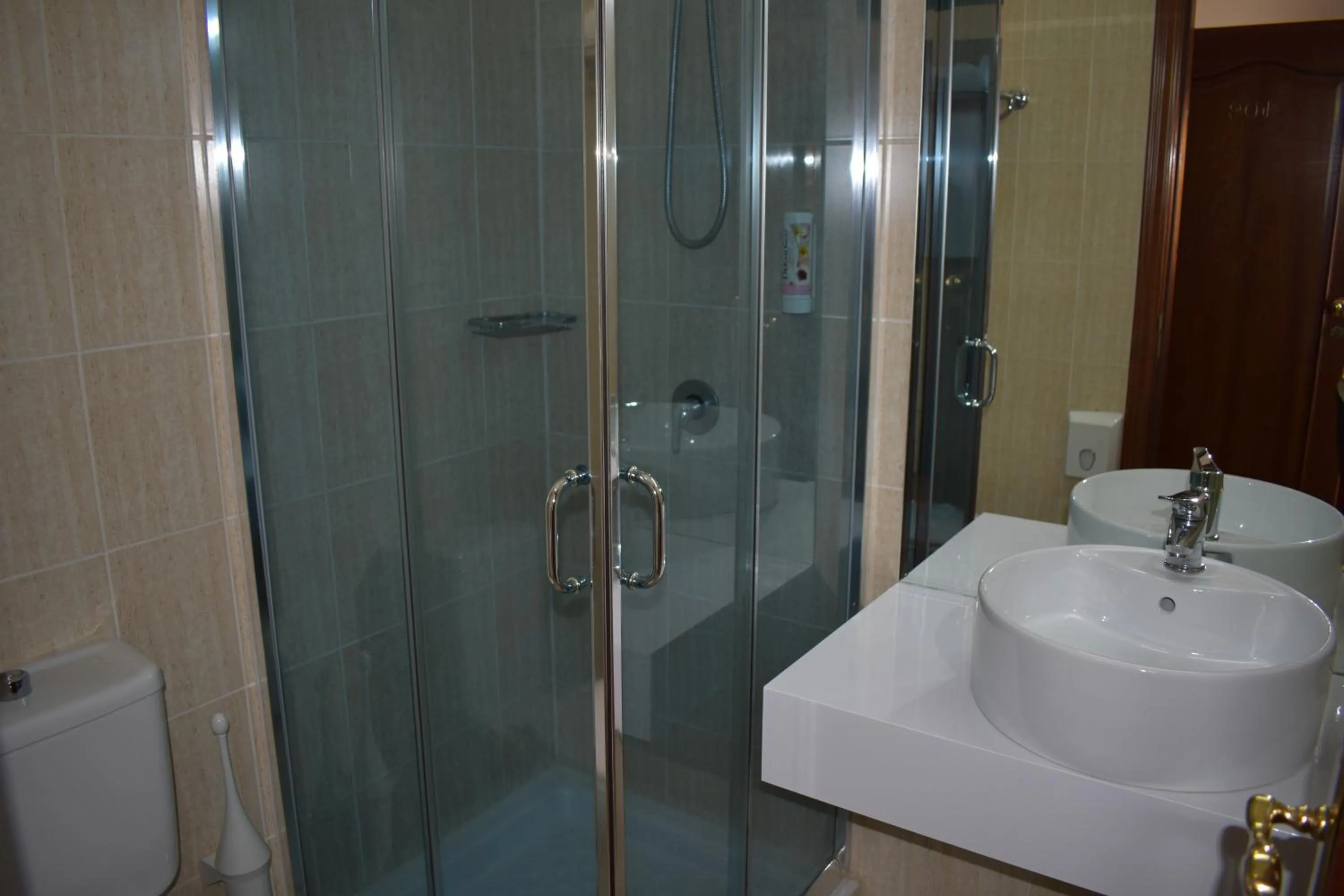 Shower in Hotel Arvi