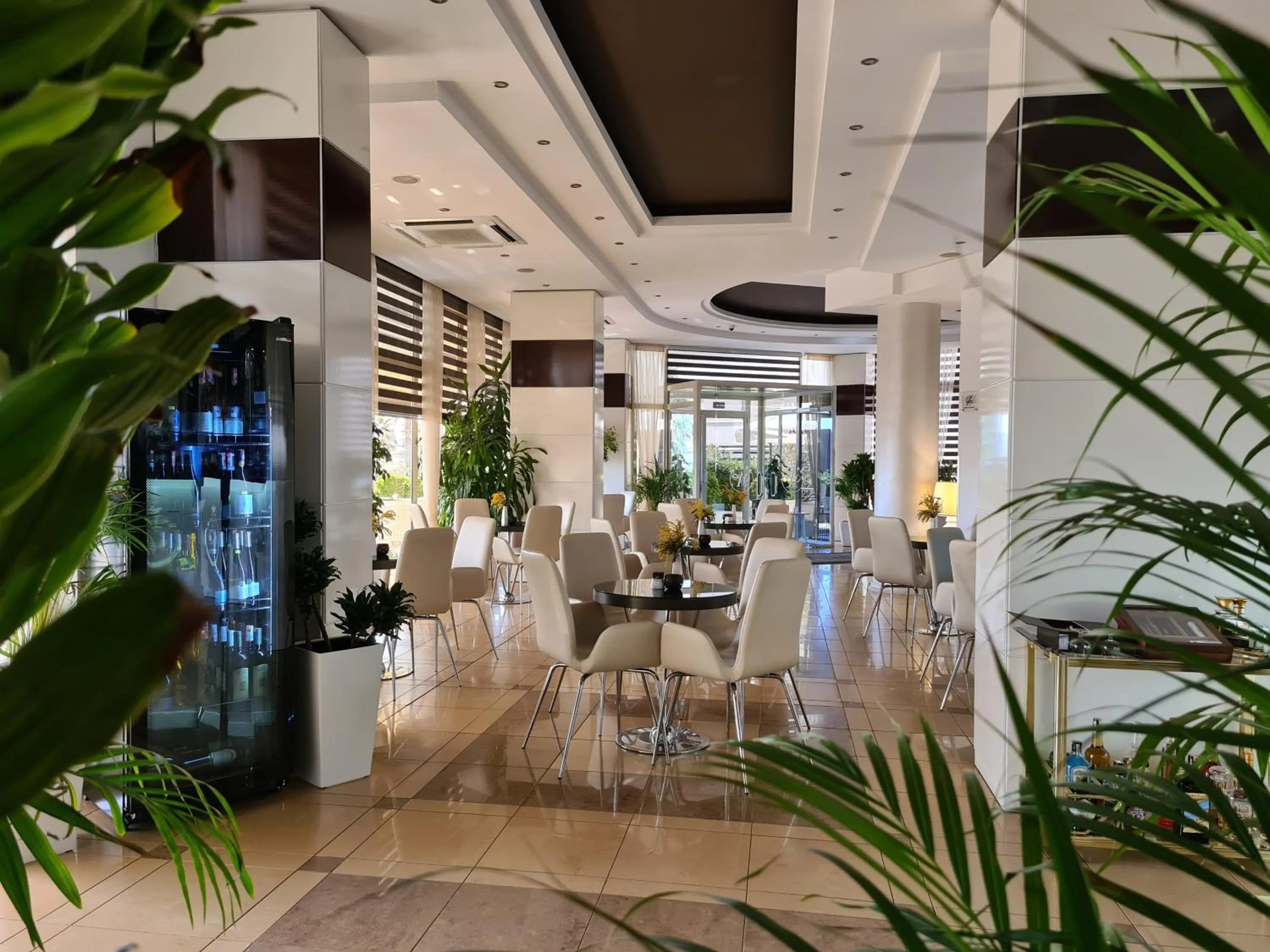 Restaurant/places to eat in Hotel Arvi