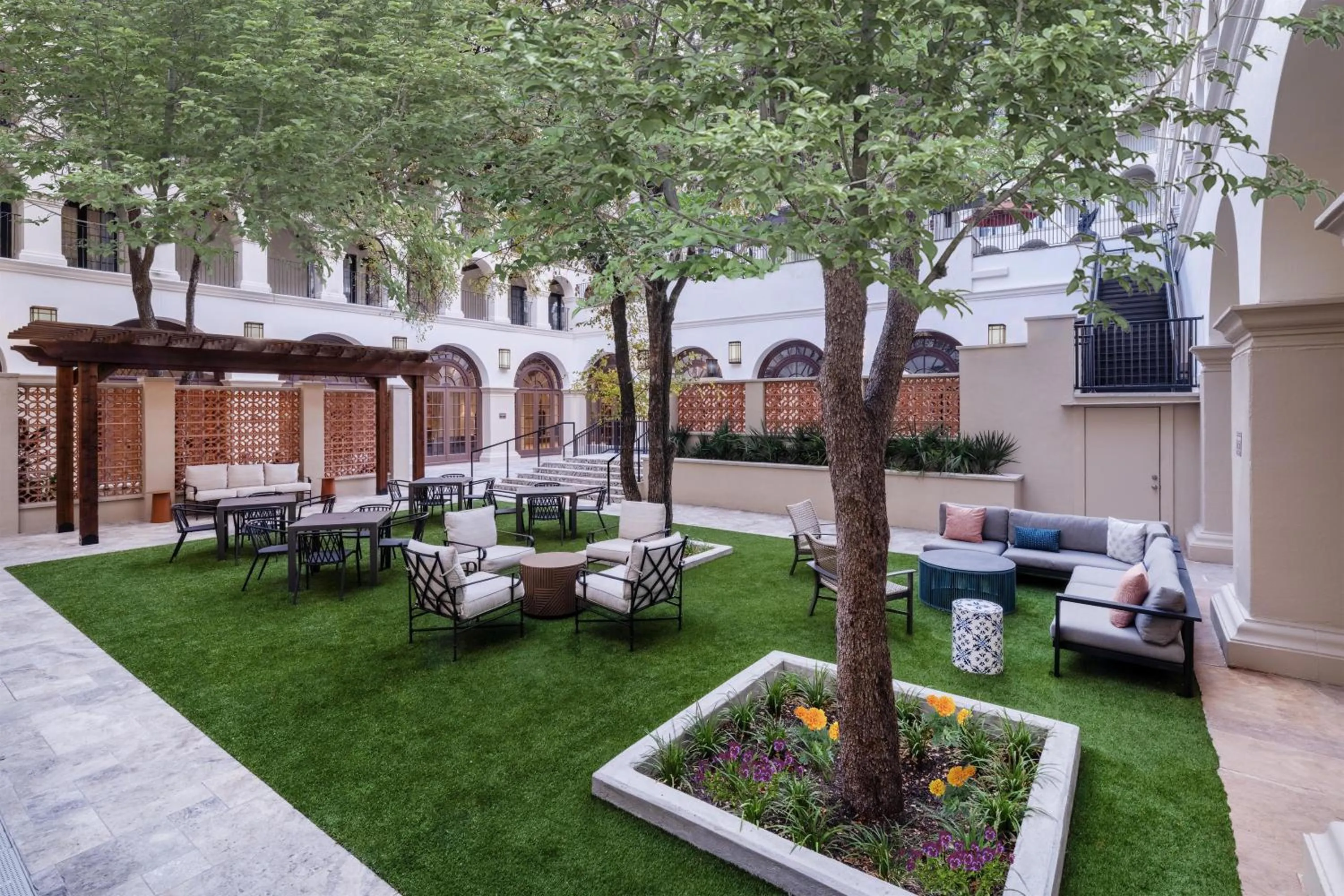 Inner courtyard view in DoubleTree by Hilton Austin
