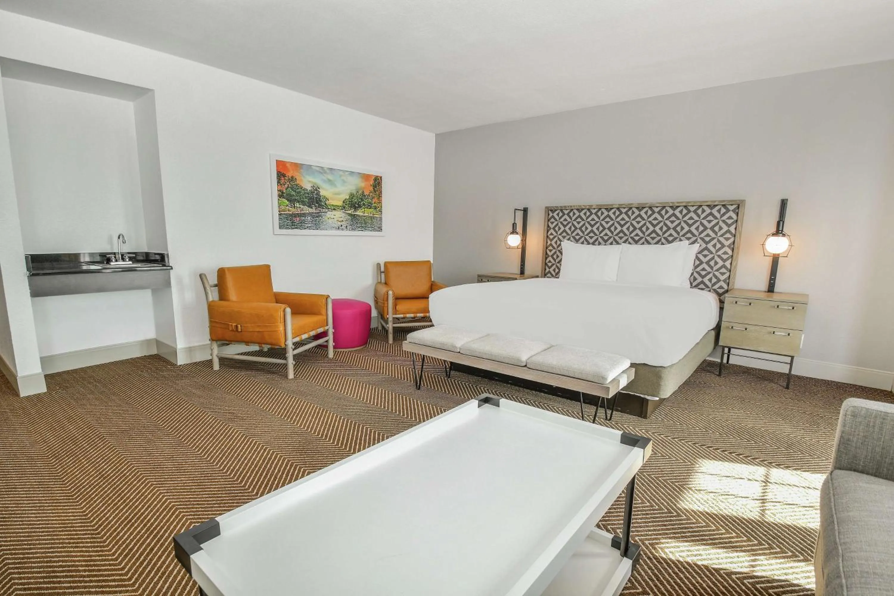 Living room, Bed in DoubleTree by Hilton Austin