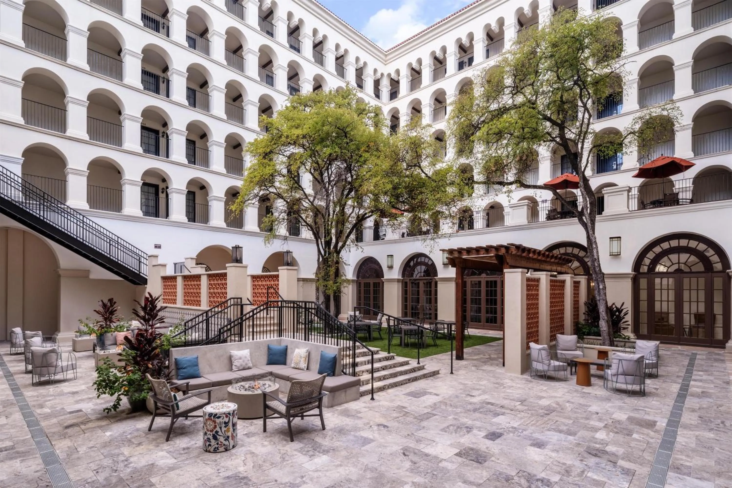 Inner courtyard view in DoubleTree by Hilton Austin