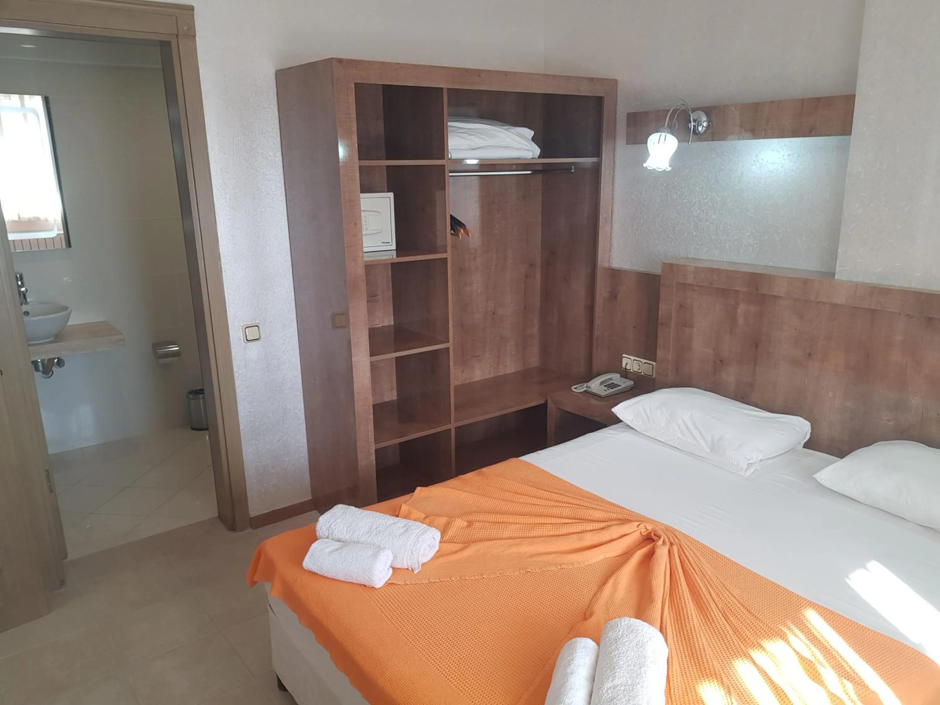 Property building, Bed in My Solmaz Hotel