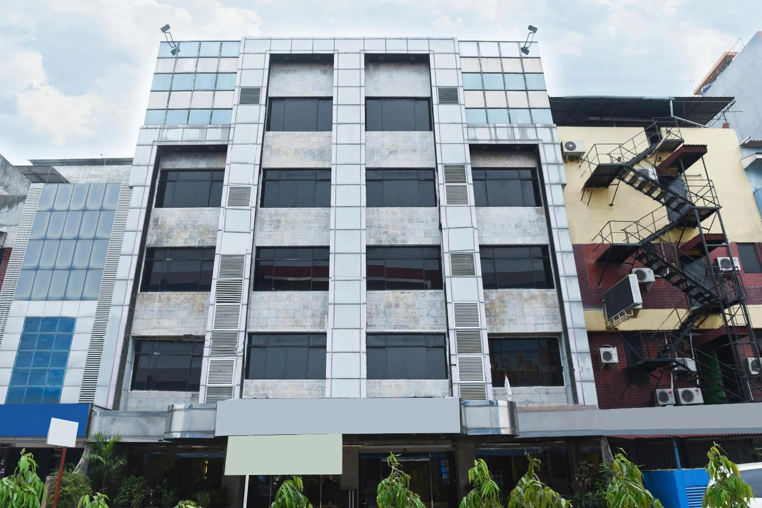 Property building in Collection O 166 Hotel Princess