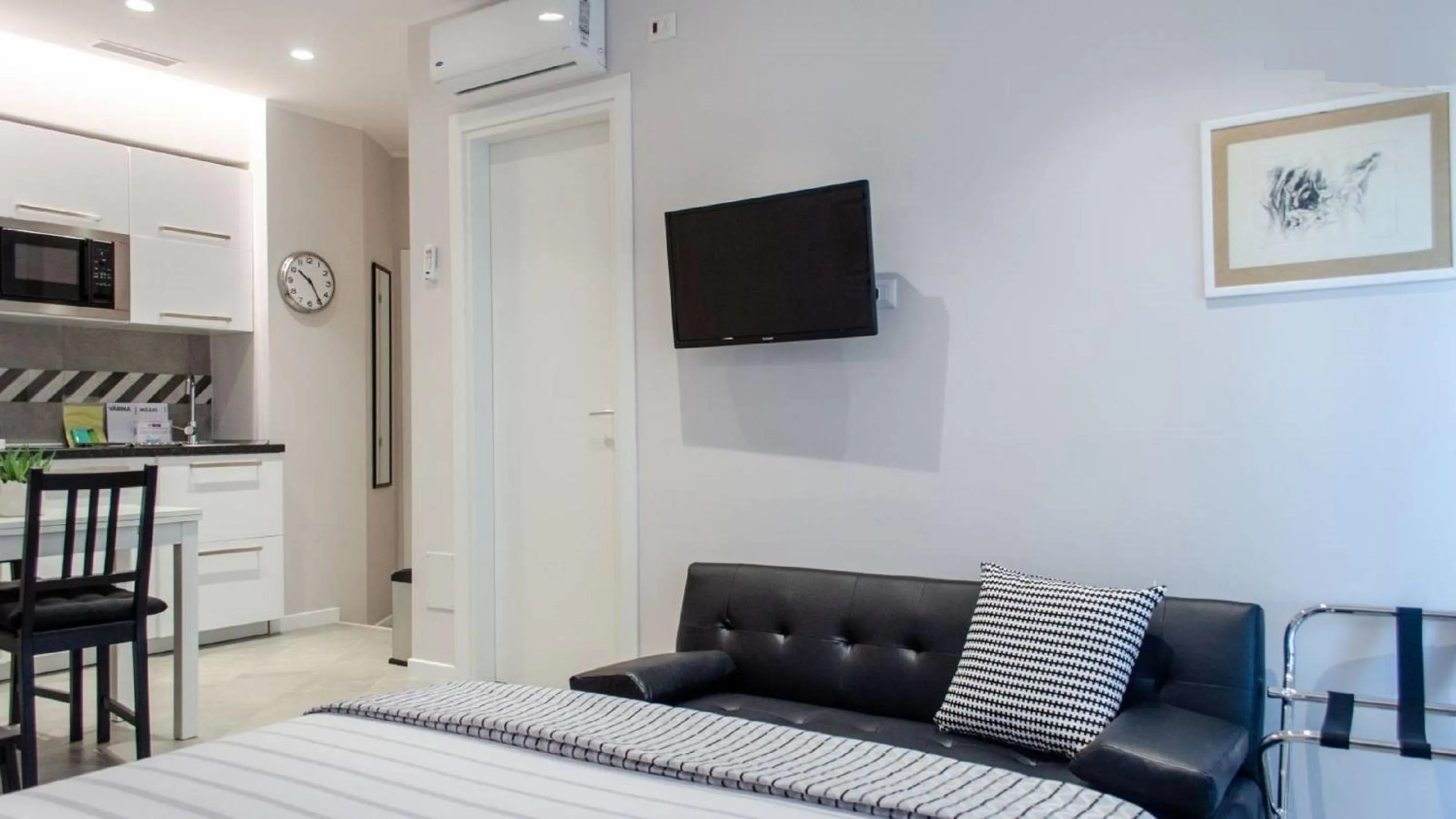 TV and multimedia, Bed in Interno 1 Ciampino Roma Luxury Apartment con balcone