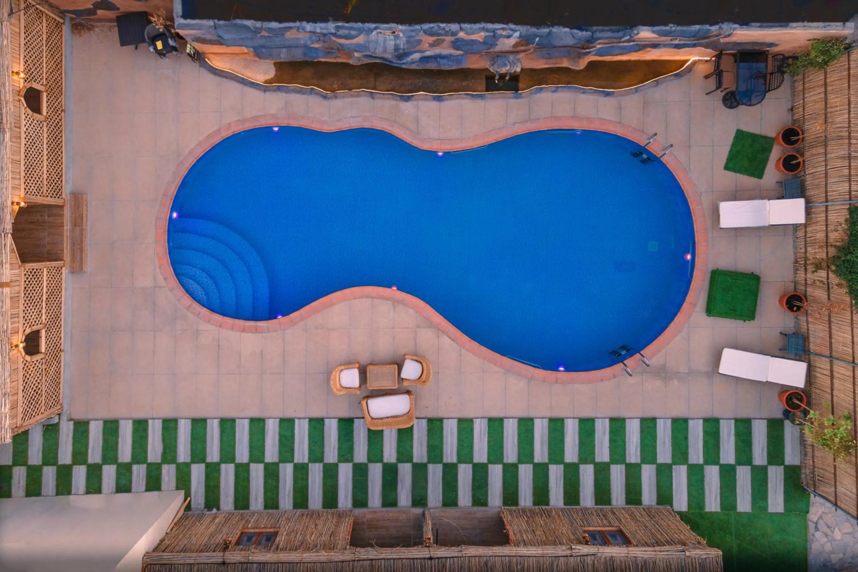 Swimming pool in Antique Inn