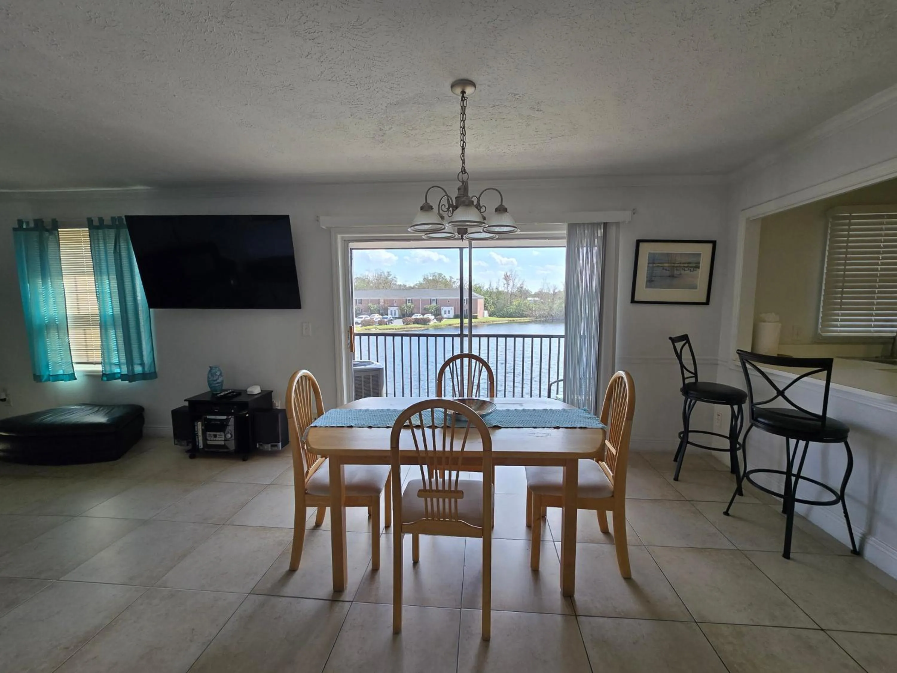 Dining area in Beautiful Condo Close to Busch Gardens