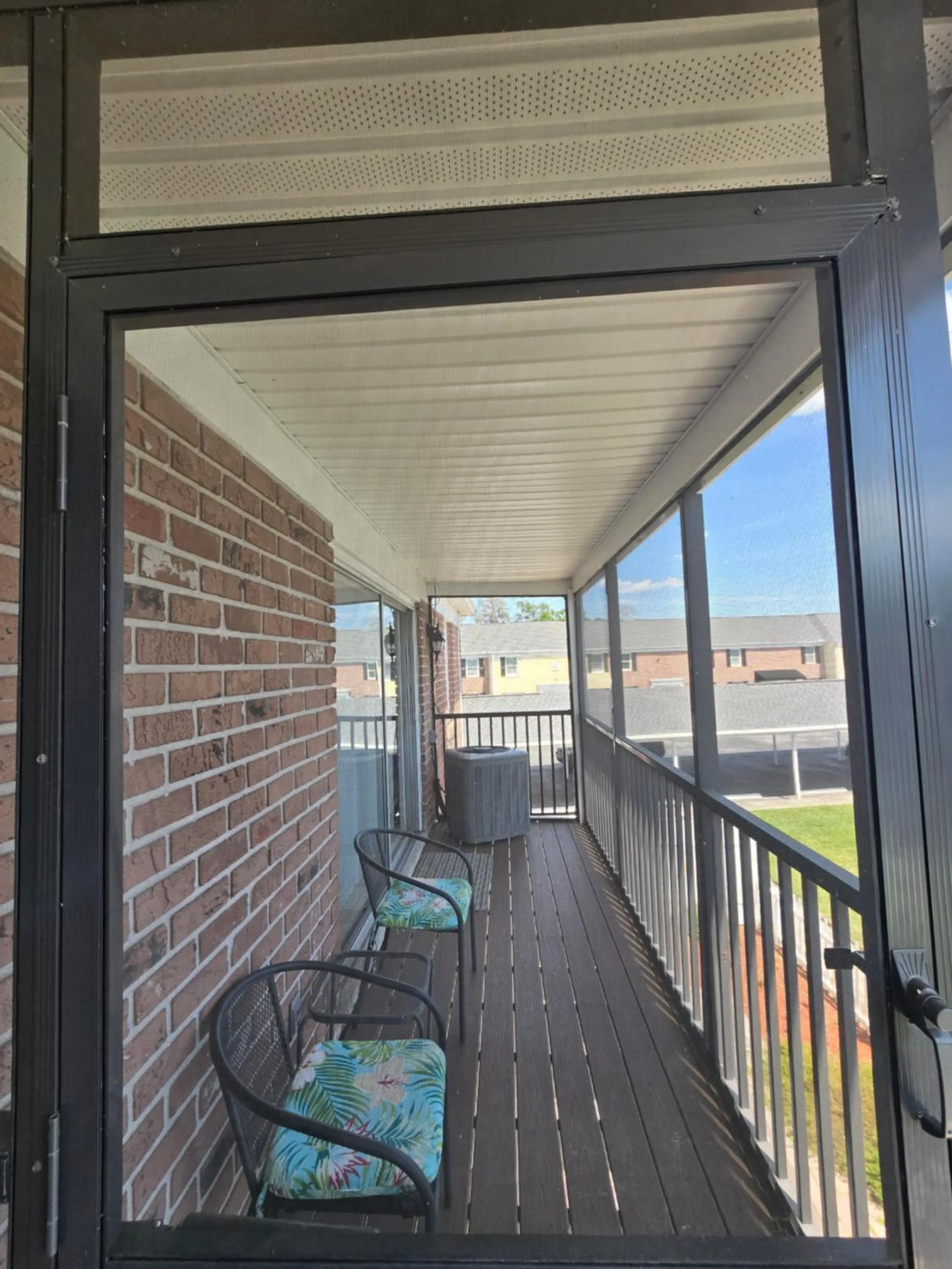 Beautiful Condo Close to Busch Gardens