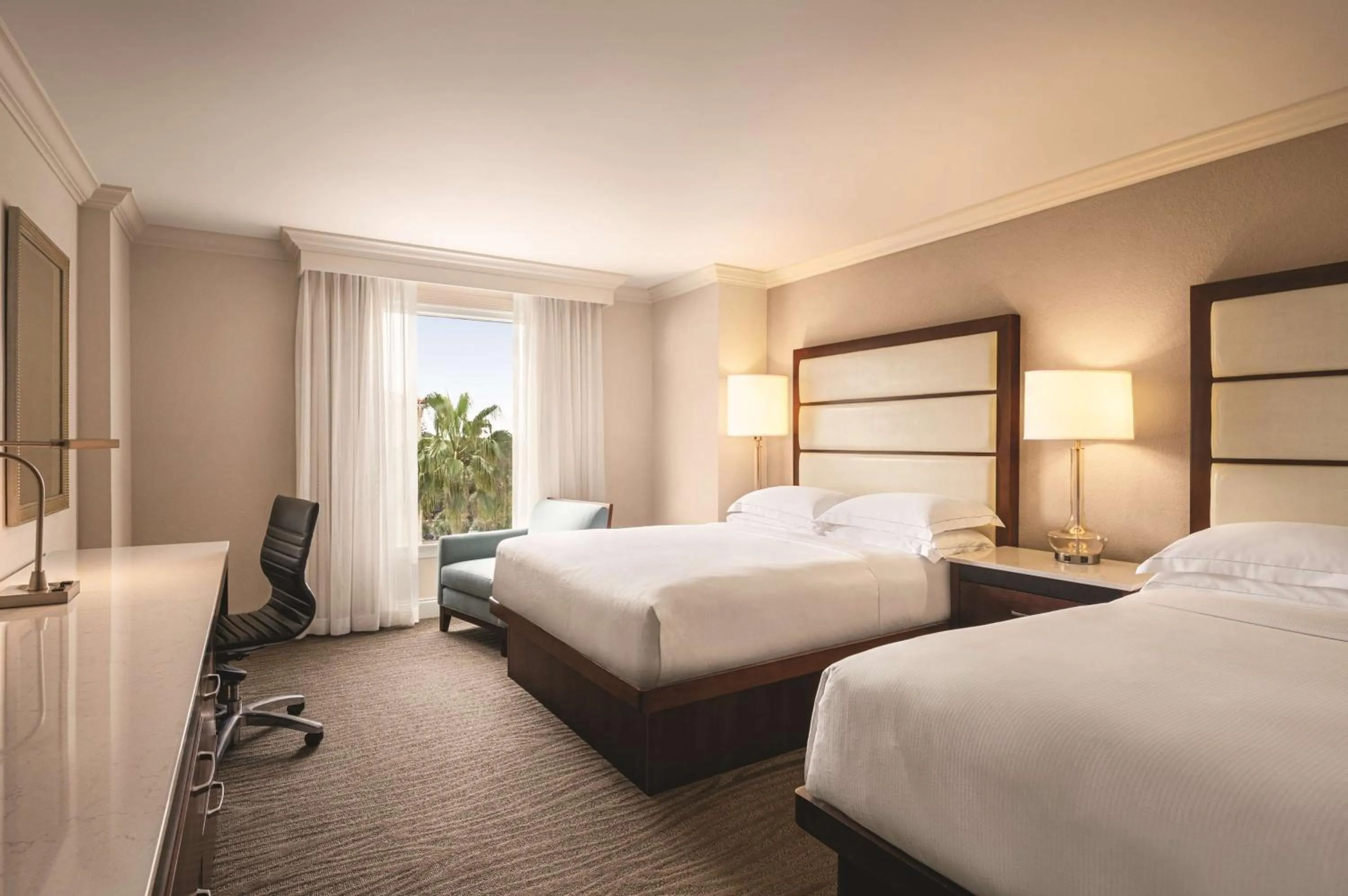 Bedroom, Bed in Hilton Naples