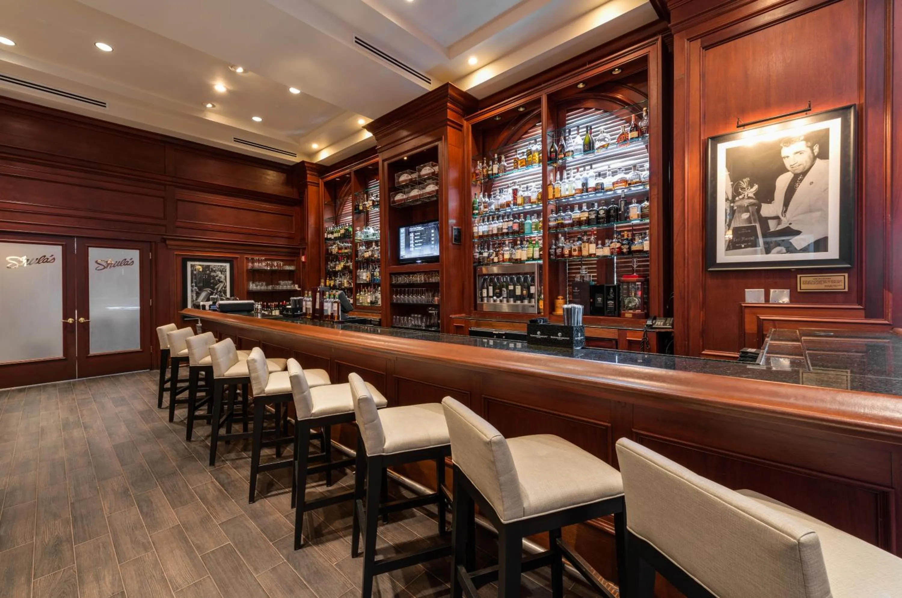 Restaurant/places to eat in Hilton Naples