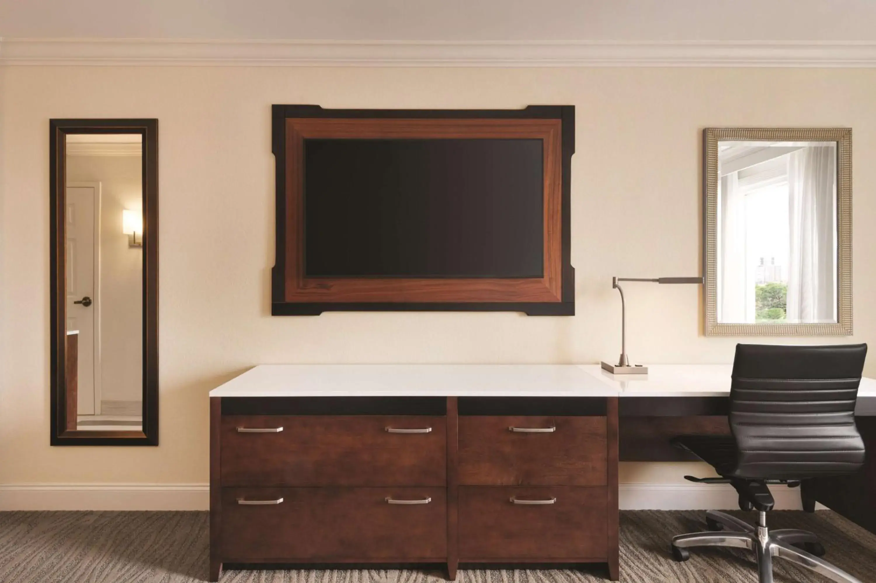 Queen Room with Two Queen Beds - Hearing Access in Hilton Naples Queen Room with Two Queen Beds - Hearing Access in Hilton Naples