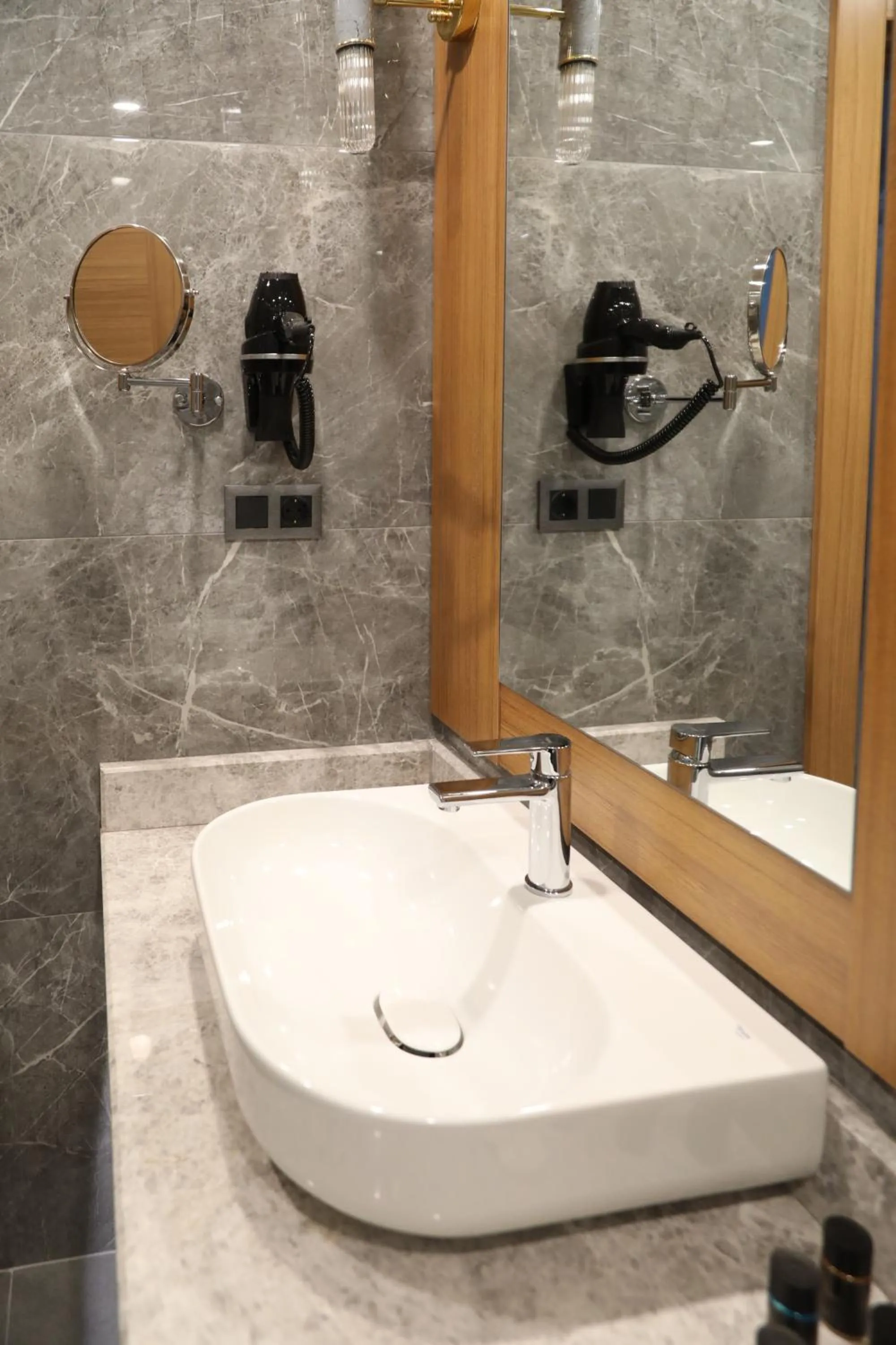 Bathroom in Expoist Hotel