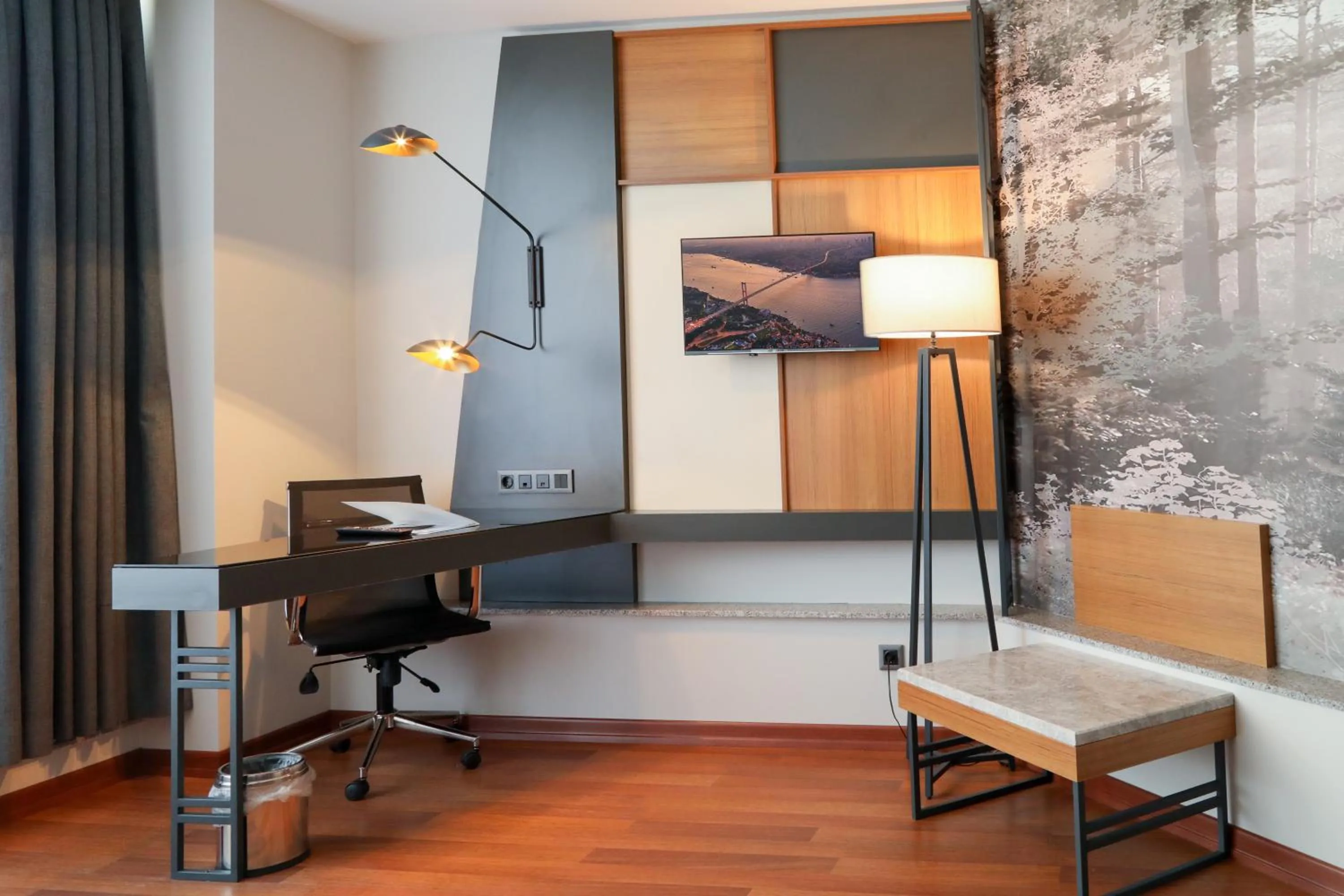 TV and multimedia in Expoist Hotel