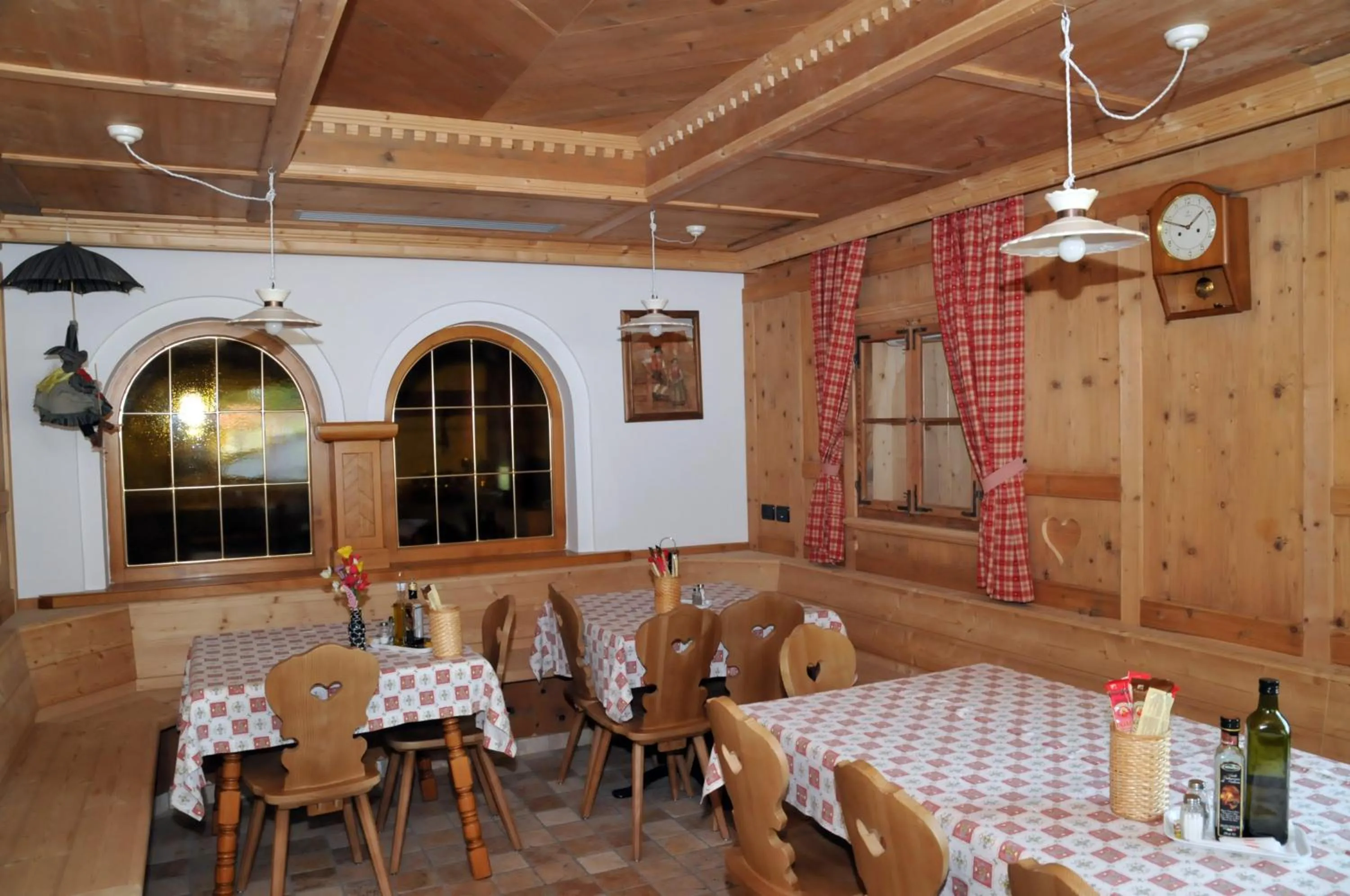 Restaurant/places to eat in Hotel Ciamol