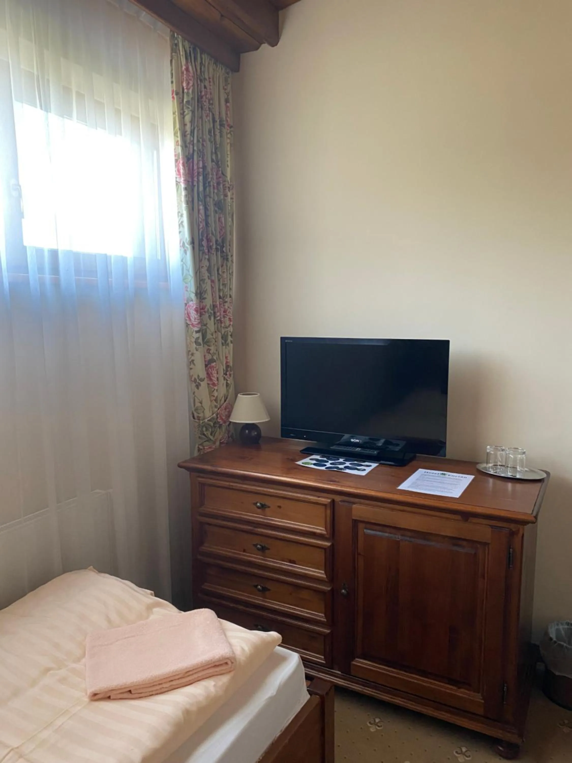 TV and multimedia, Bed in Wellness Hotel Encian Donovaly