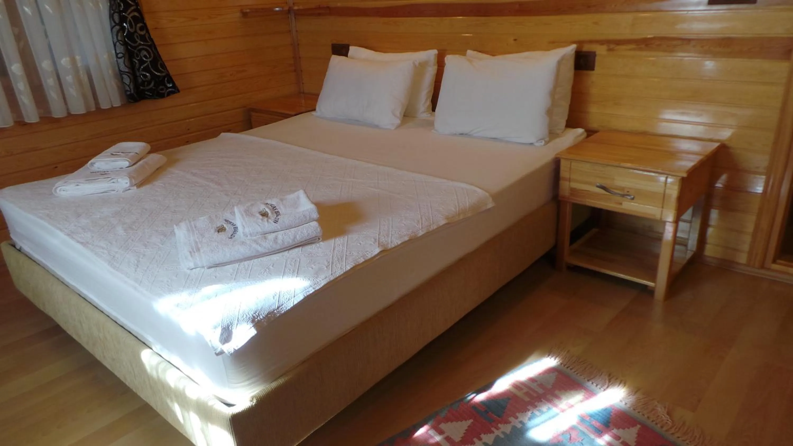 Bed in Mercan Bungalow
