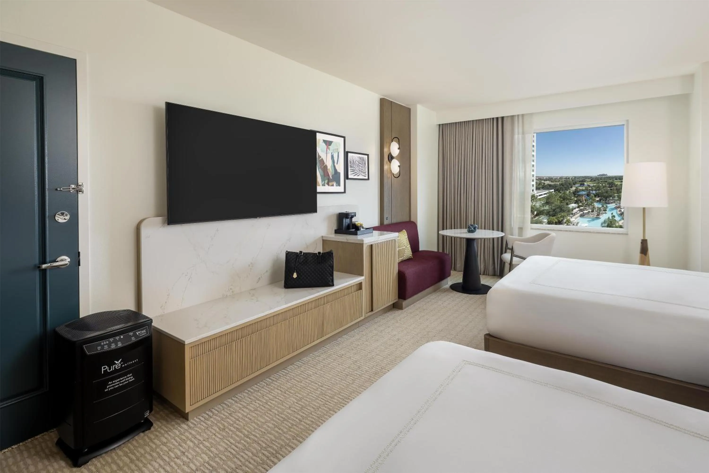 Photo of the whole room, Bed in Hilton Orlando