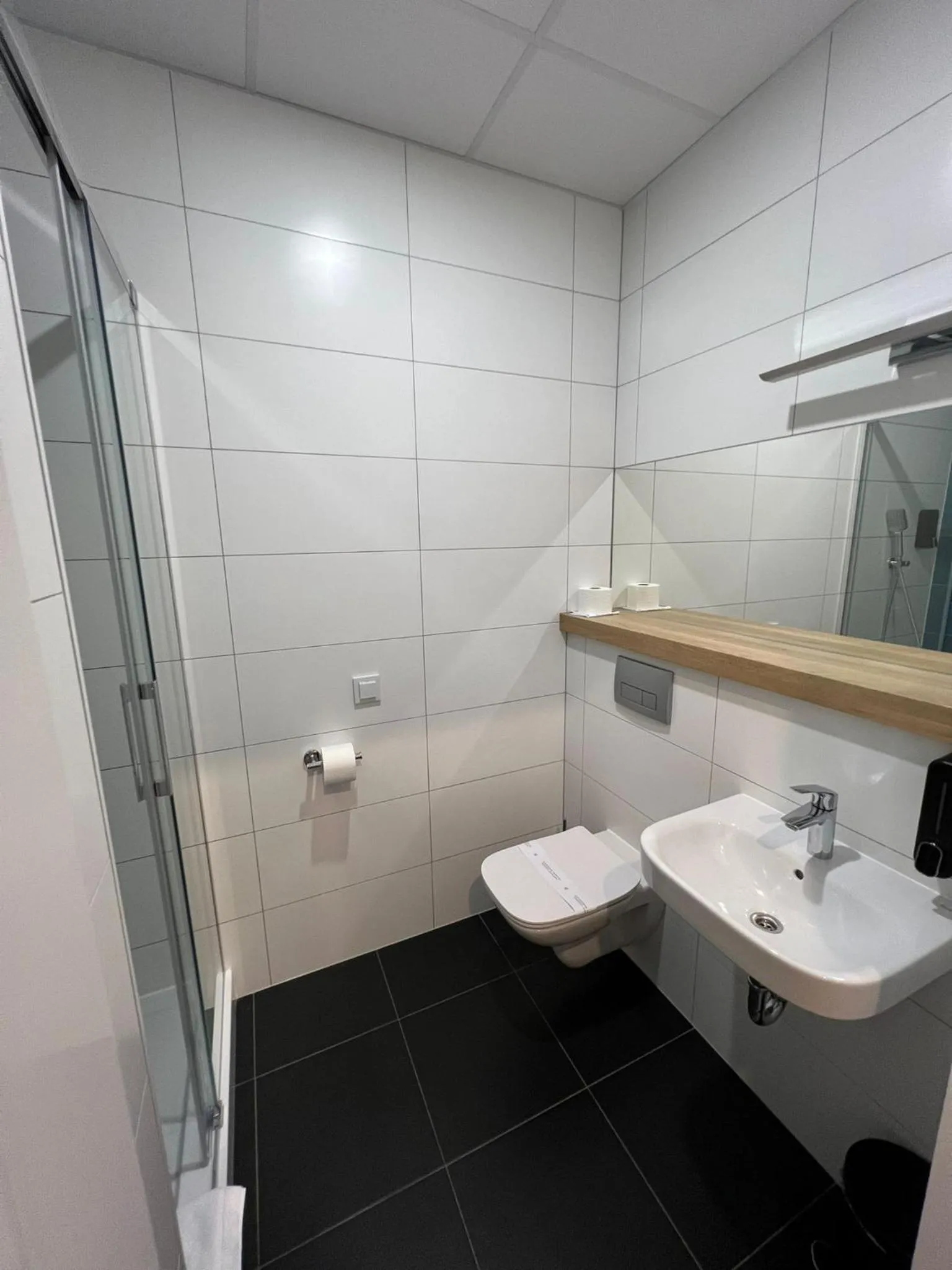 Shower in Hotel Traffic Poznań Stare Miasto