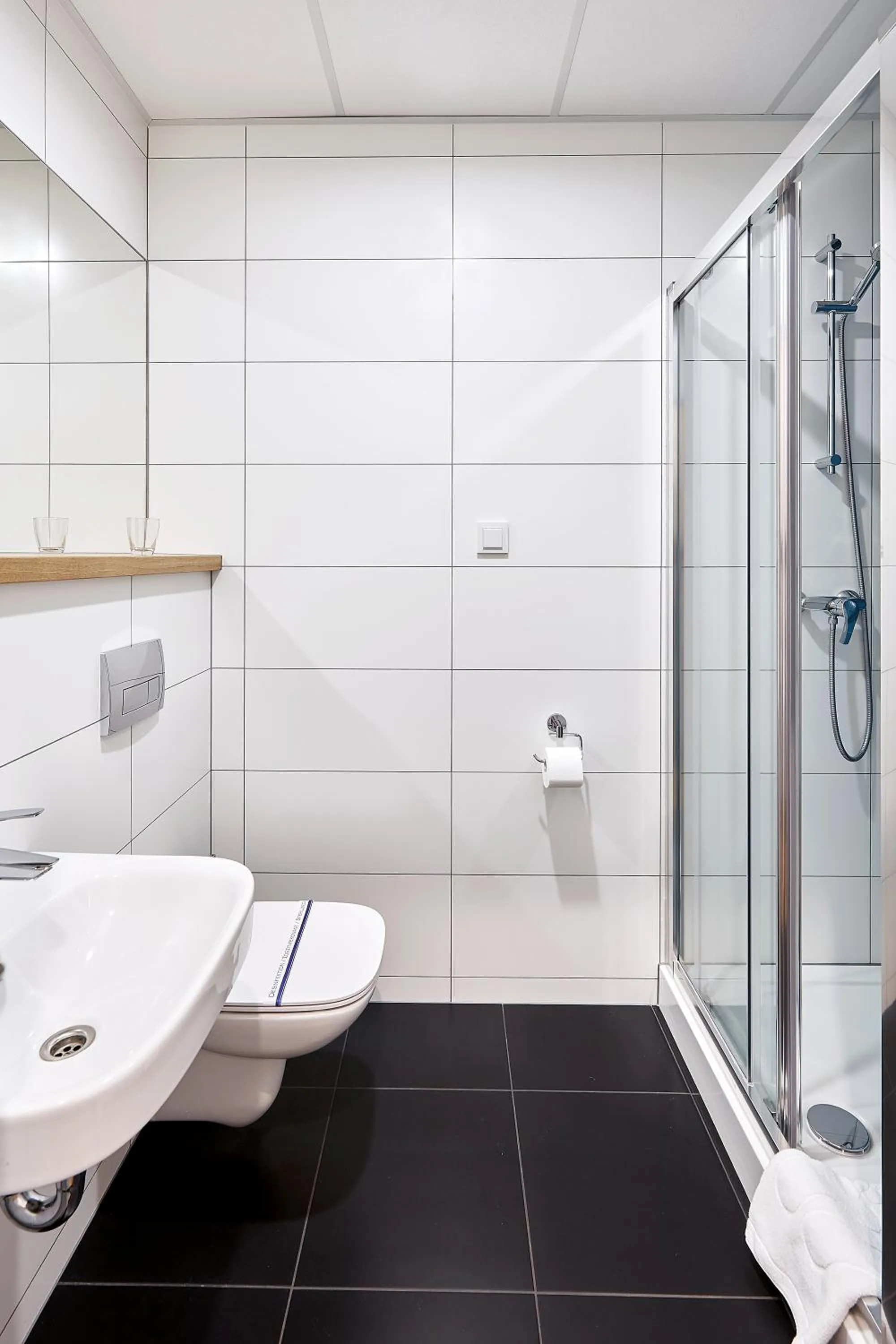 Shower in Hotel Traffic Poznań Stare Miasto