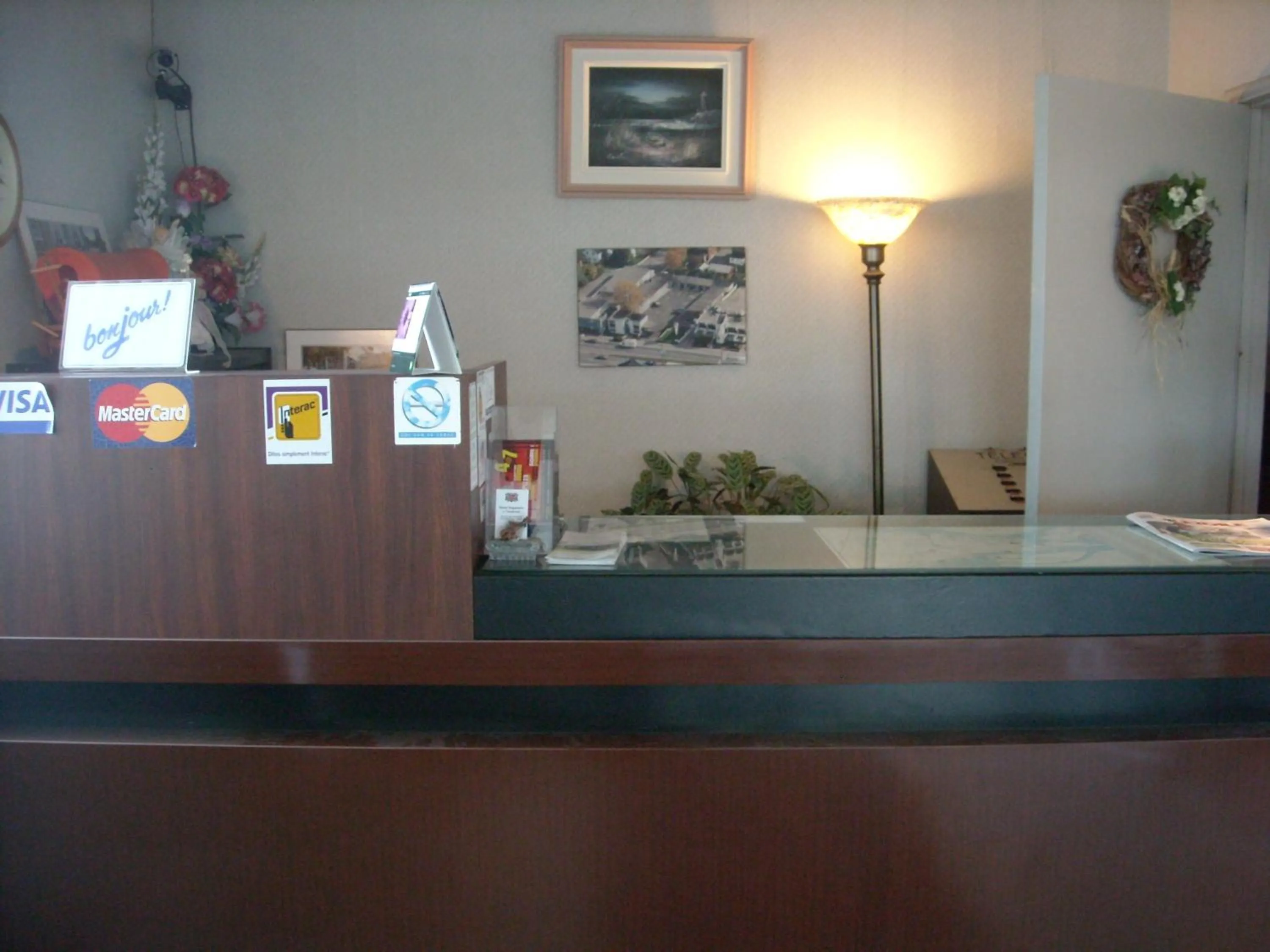 Lobby or reception in Motel Seigneurie de Vaudreuil