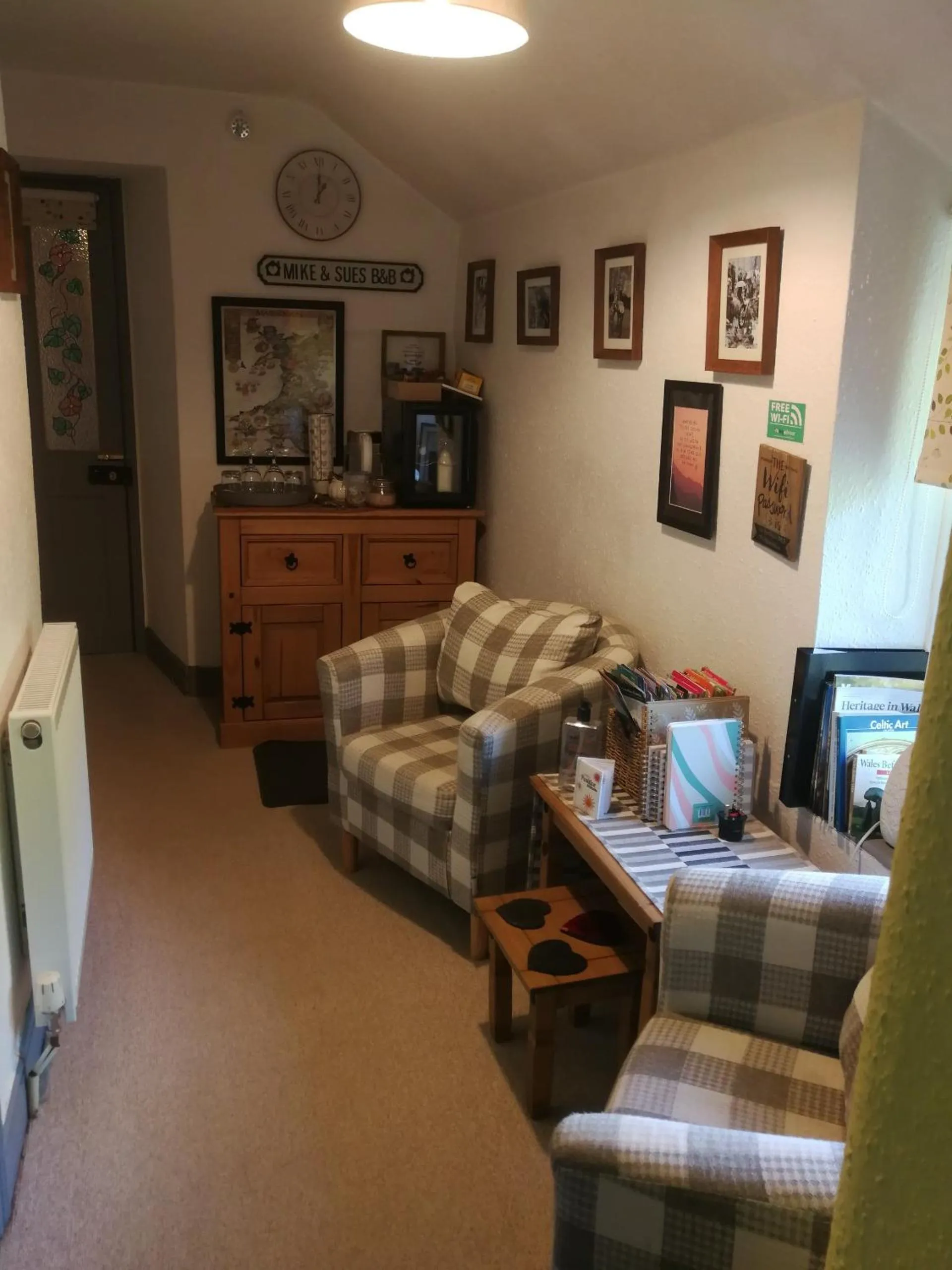 Seating area in Yr Hen Farcdy