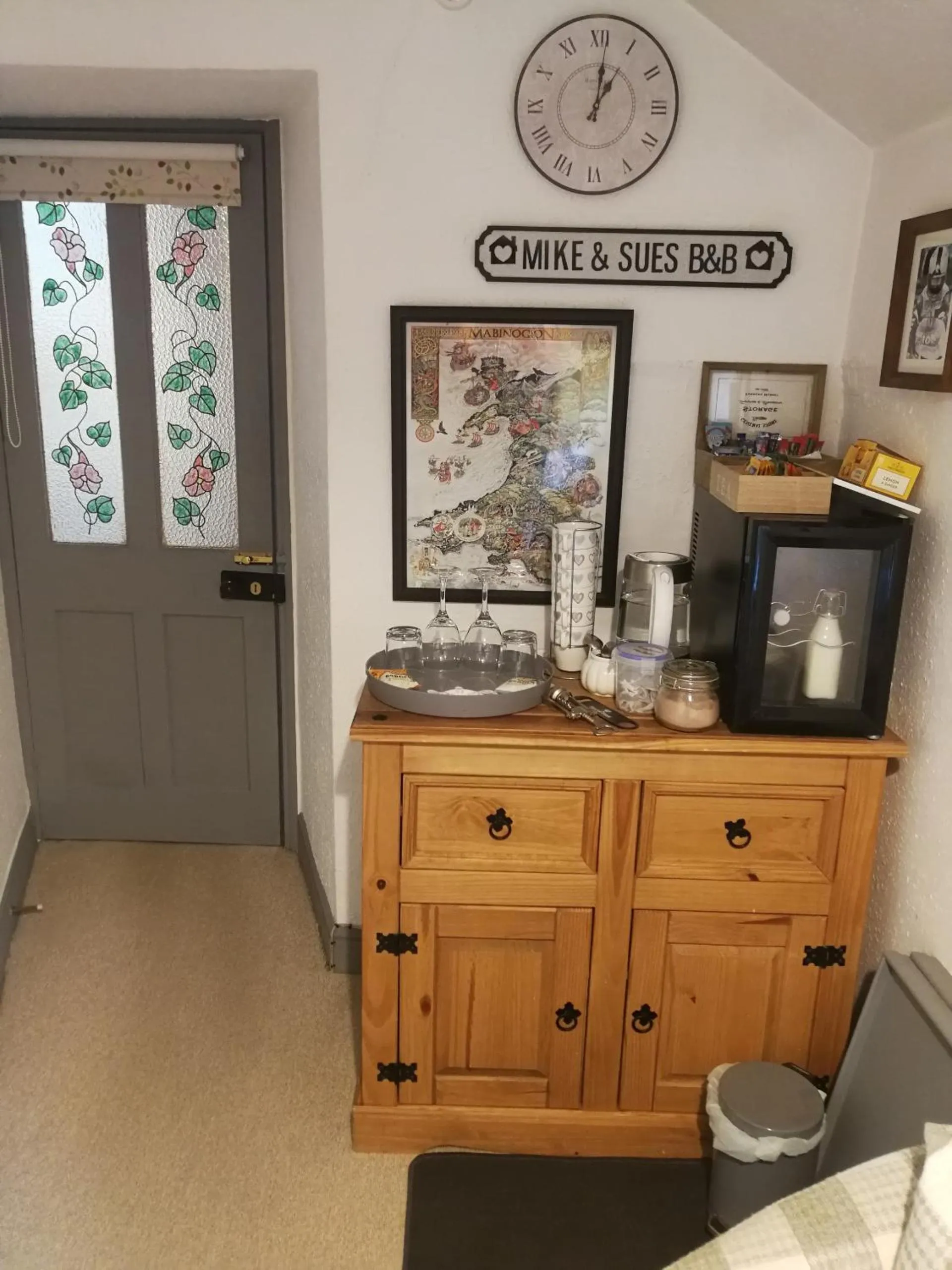 Seating area in Yr Hen Farcdy