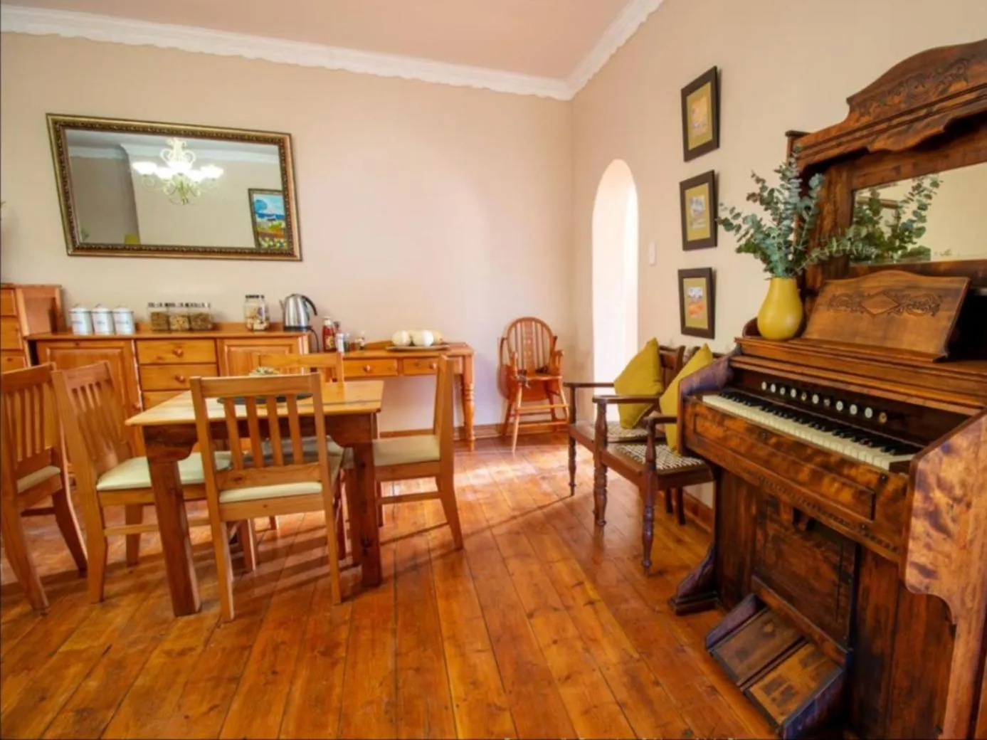 Dining area in Donsveertjie Gasteplaas & Venue