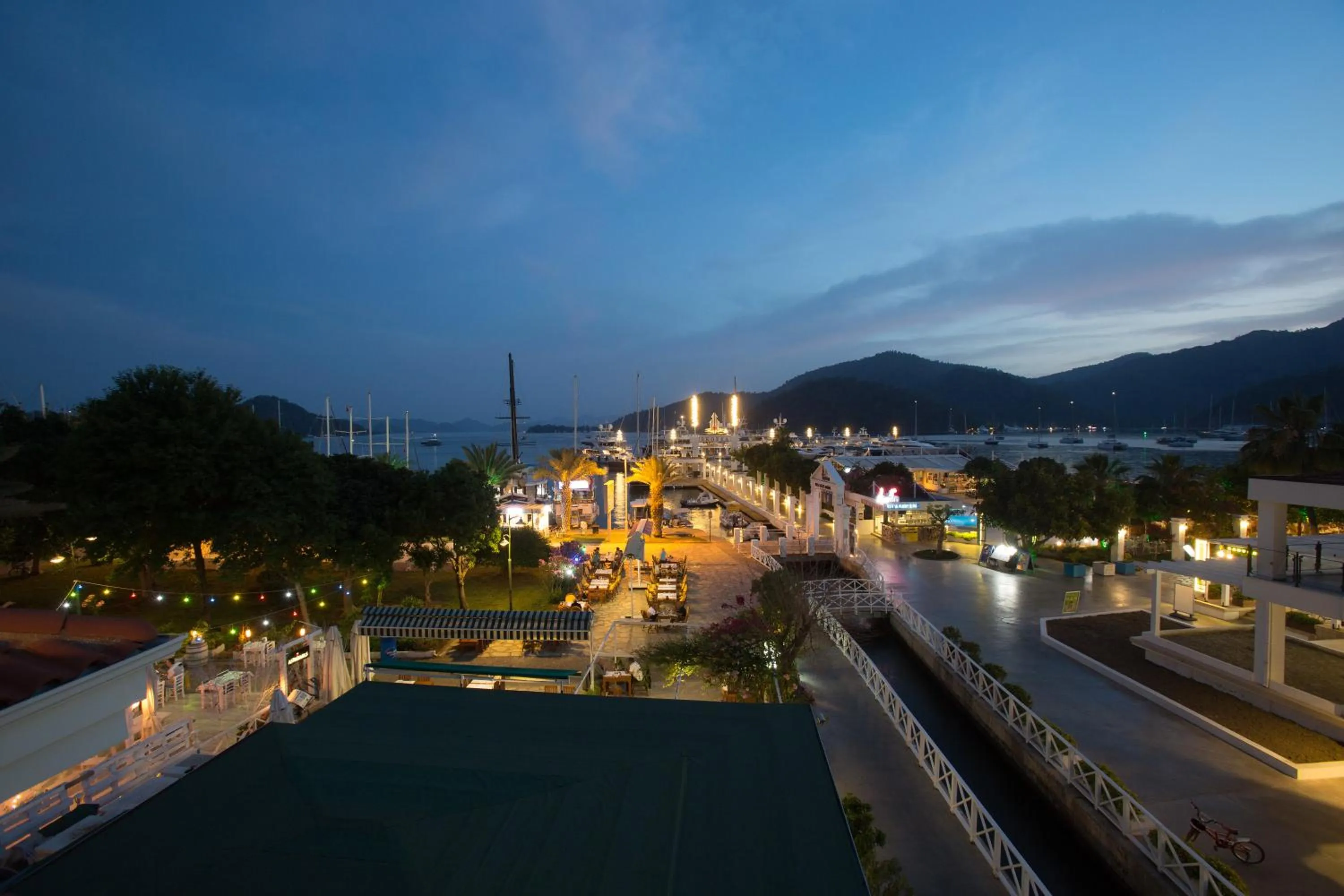 Spring in Dedeminn Marina Hotel