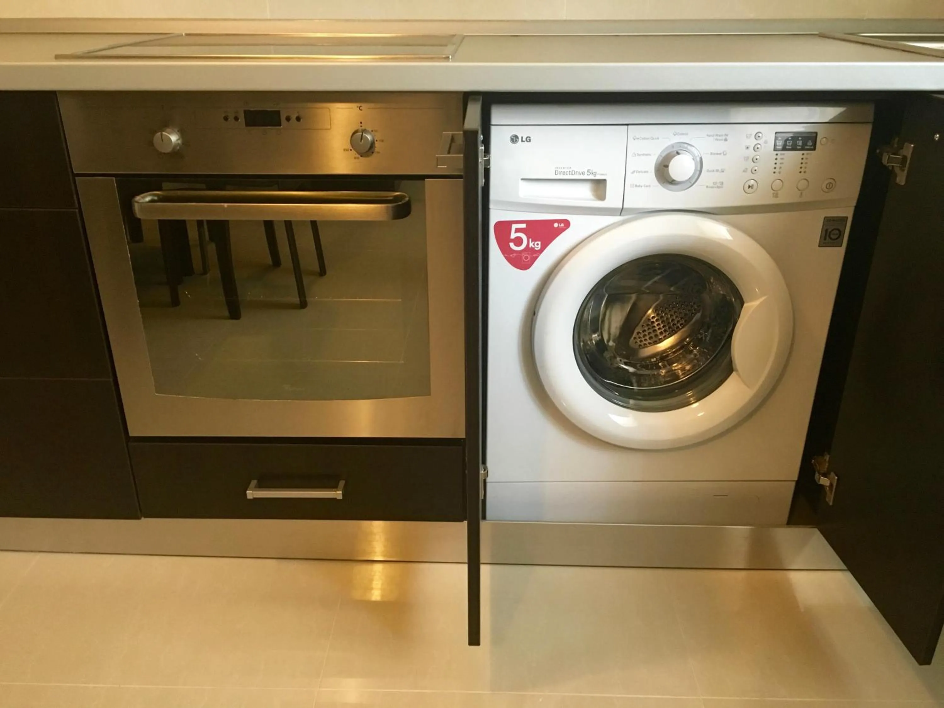 Kitchen or kitchenette in Elysium