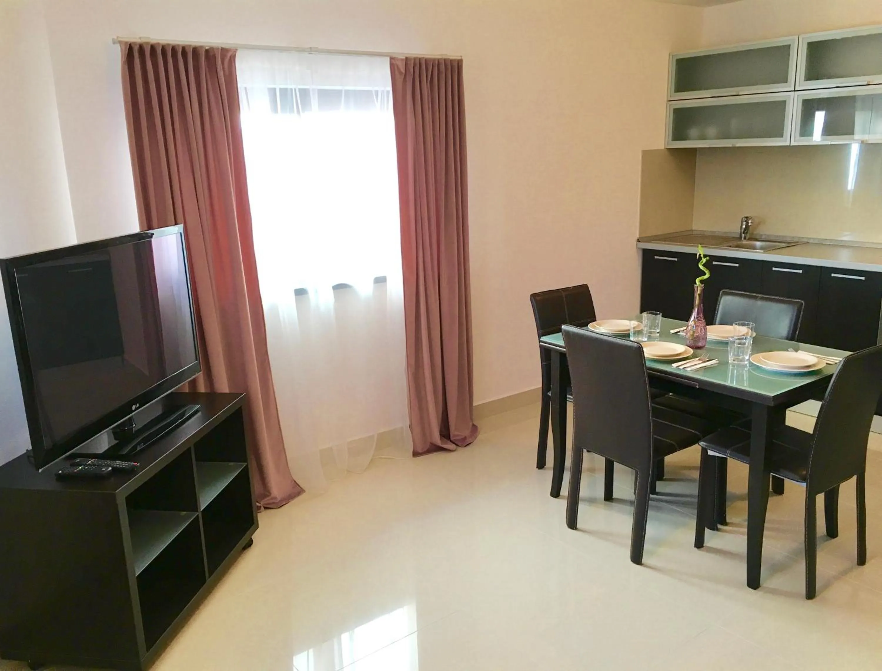 Kitchen or kitchenette in Elysium