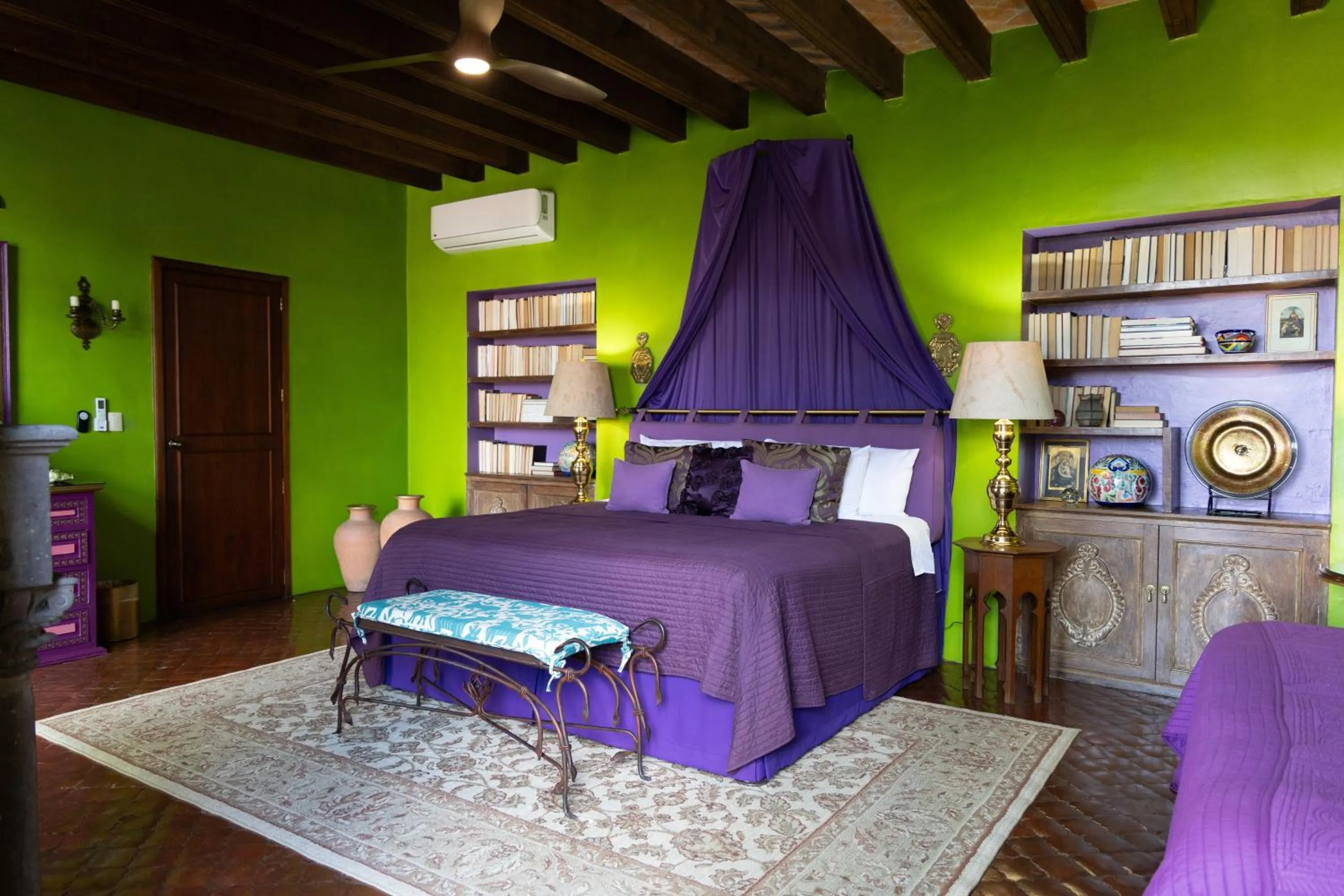 Library, Bed in Casa Schuck Boutique Hotel