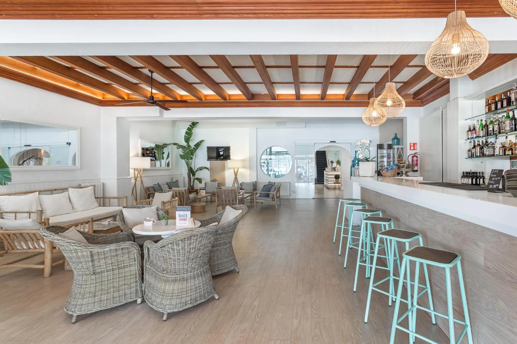 Lounge or bar in FERGUS Style Soller Beach