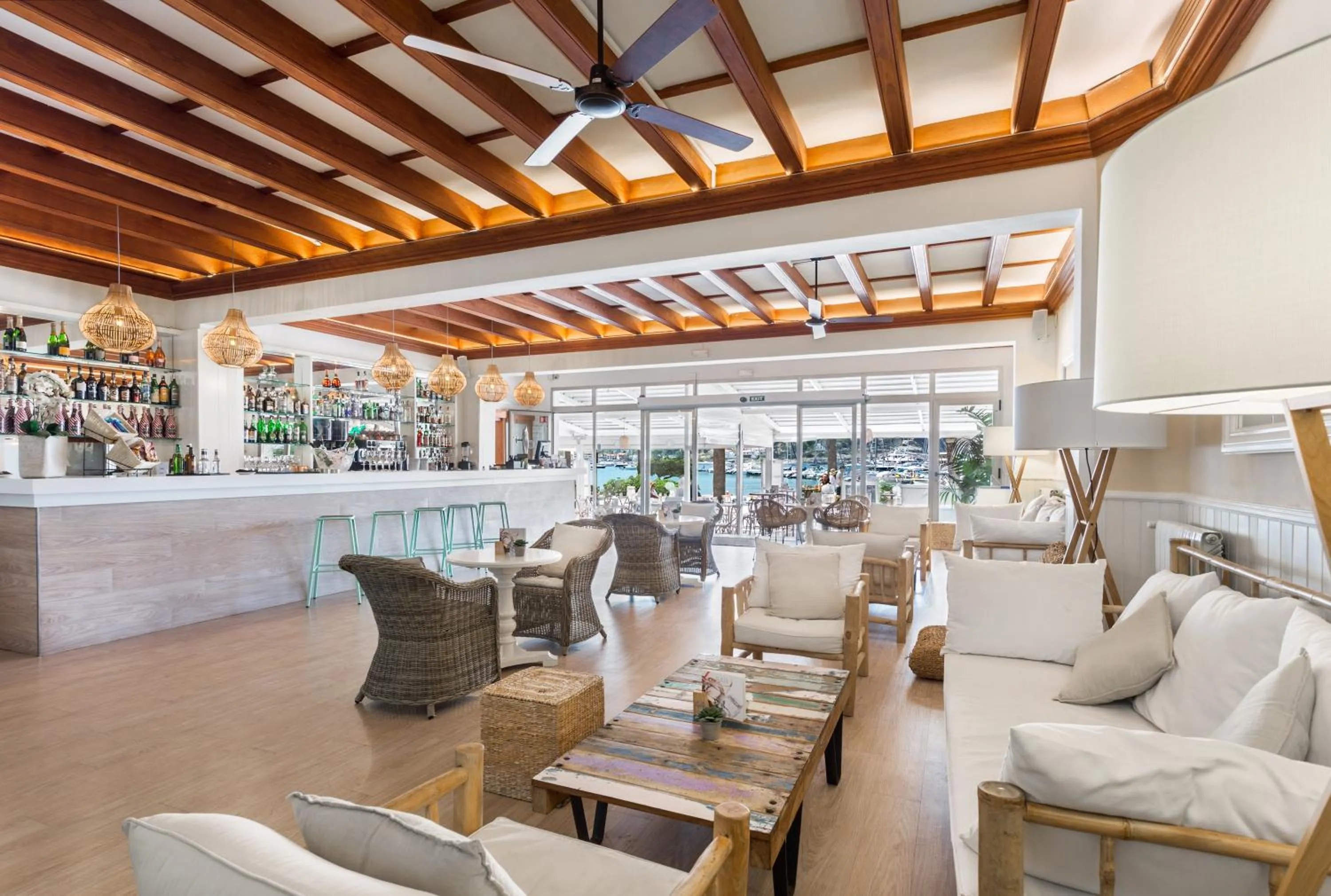 Lounge or bar in FERGUS Style Soller Beach