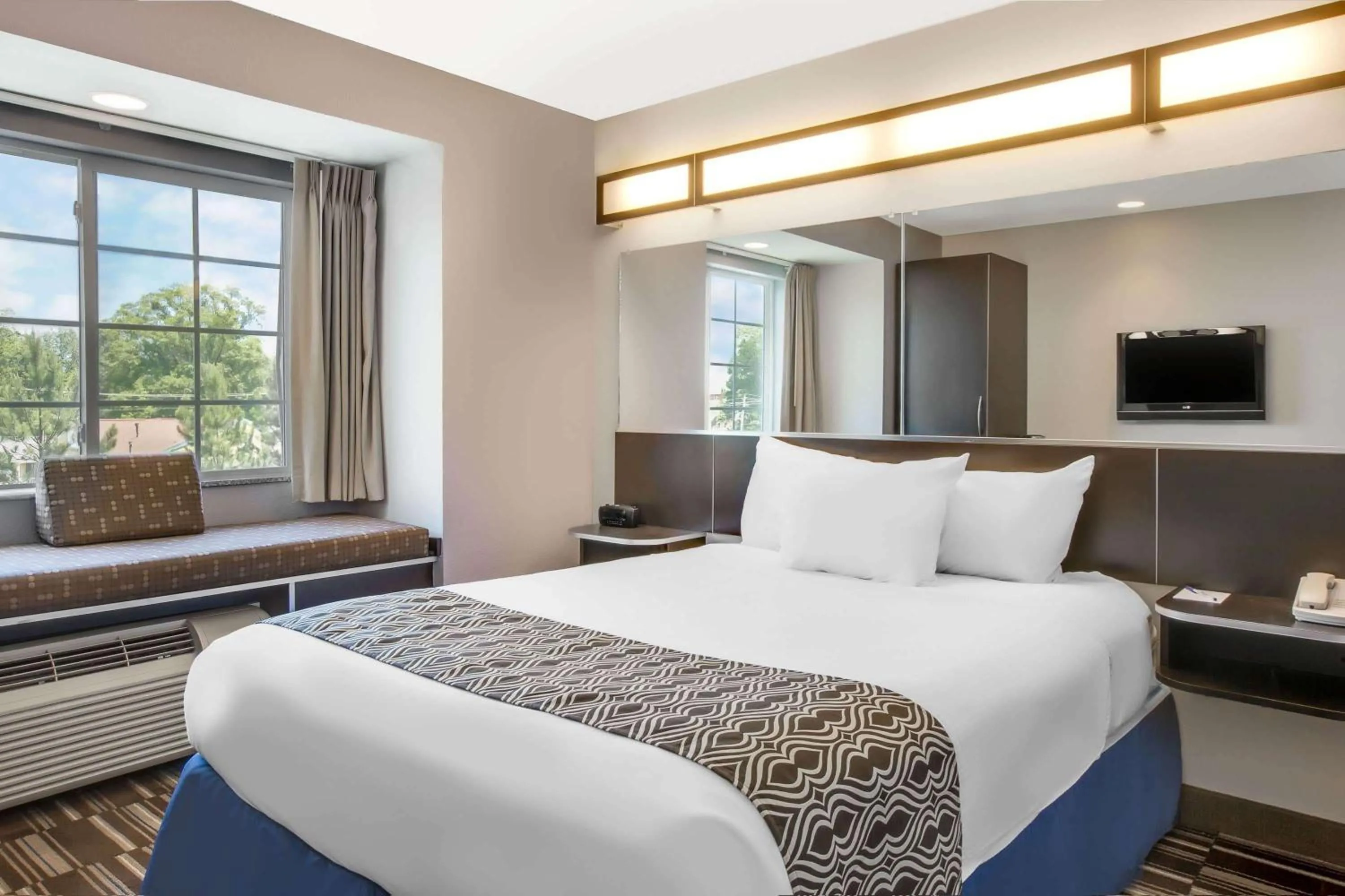 Photo of the whole room, Bed in Microtel Inn & Suites by Wyndham Tuscaloosa