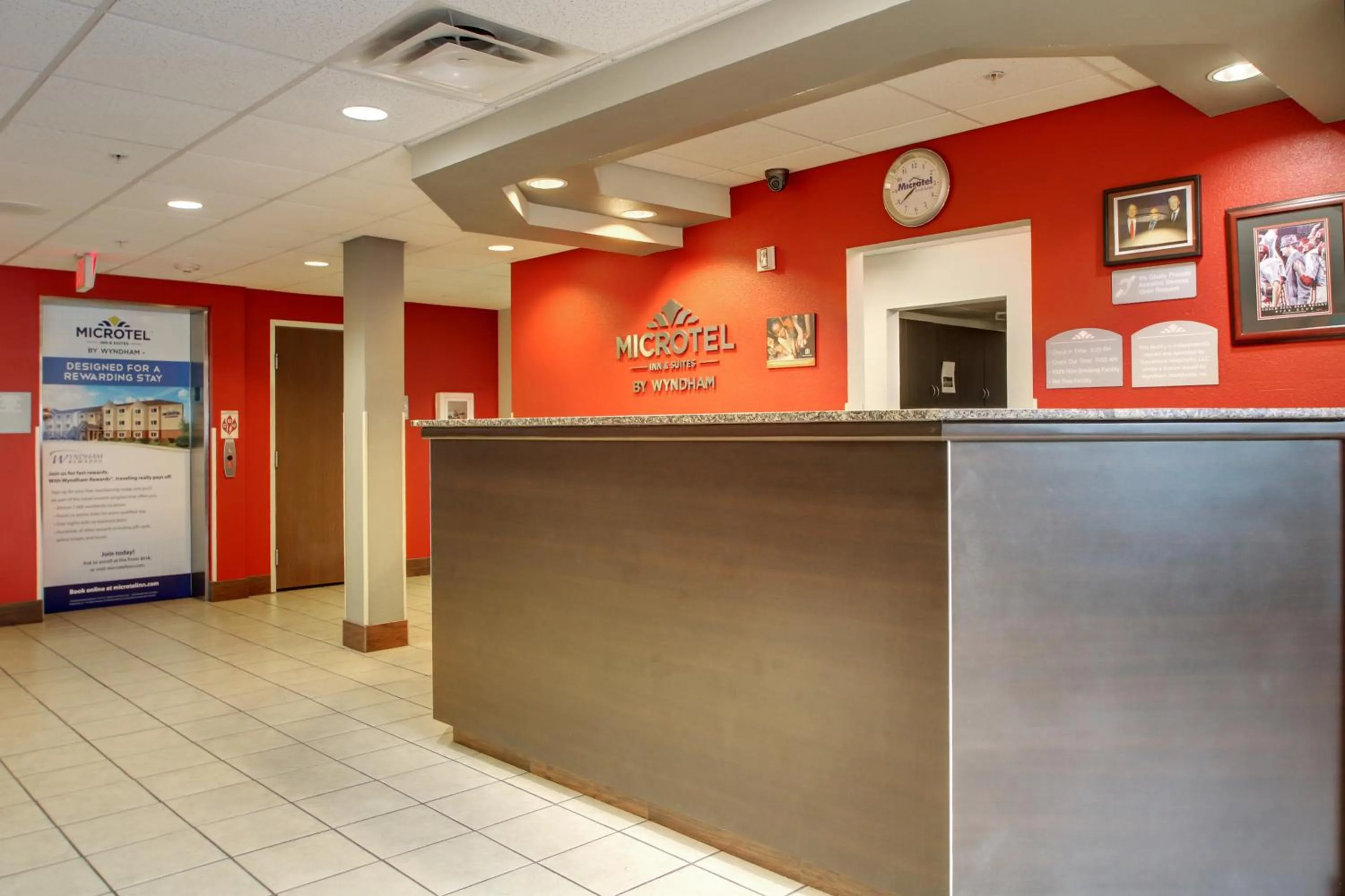 Lobby or reception in Microtel Inn & Suites by Wyndham Tuscaloosa