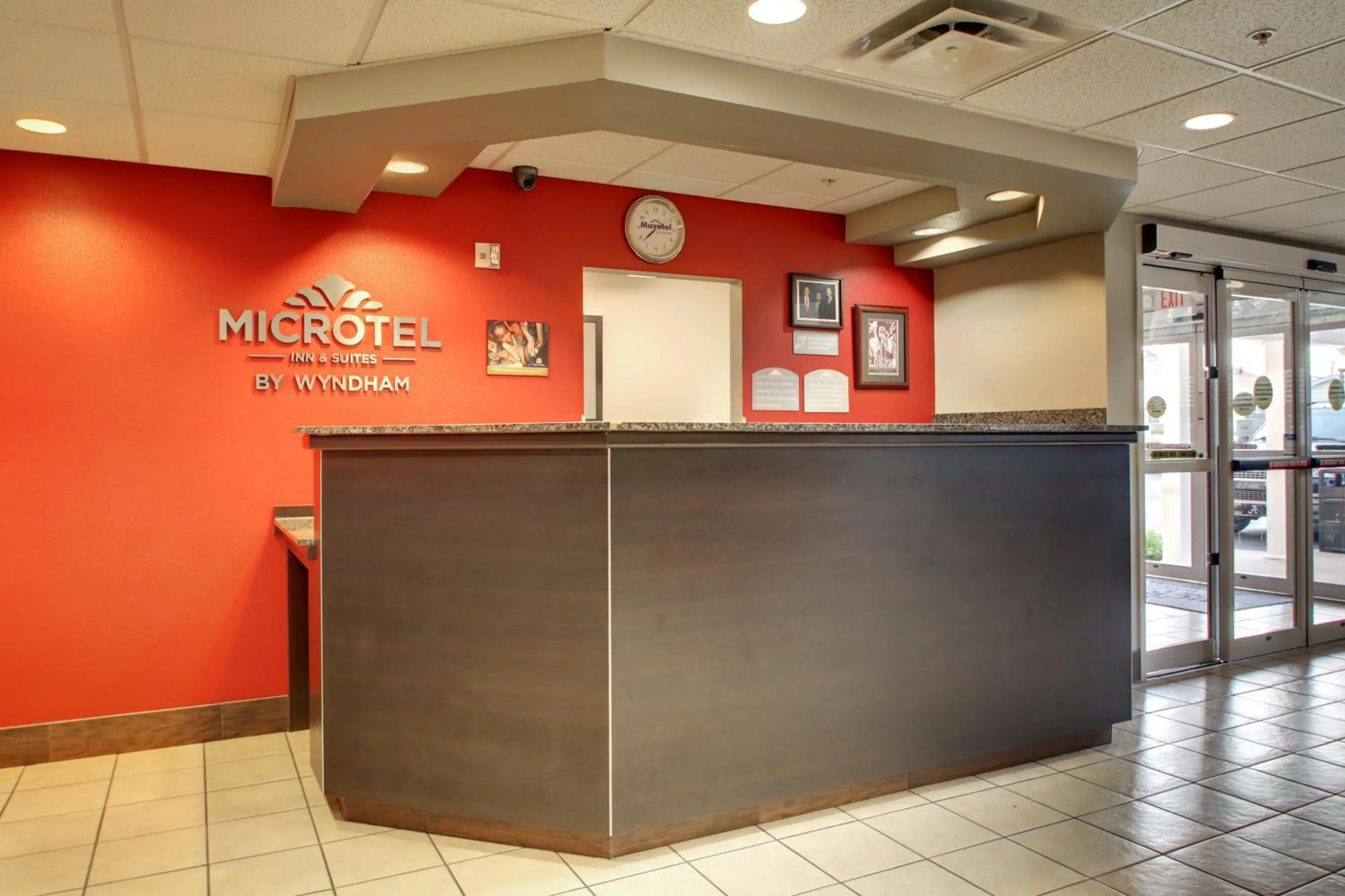 Lobby or reception in Microtel Inn & Suites by Wyndham Tuscaloosa