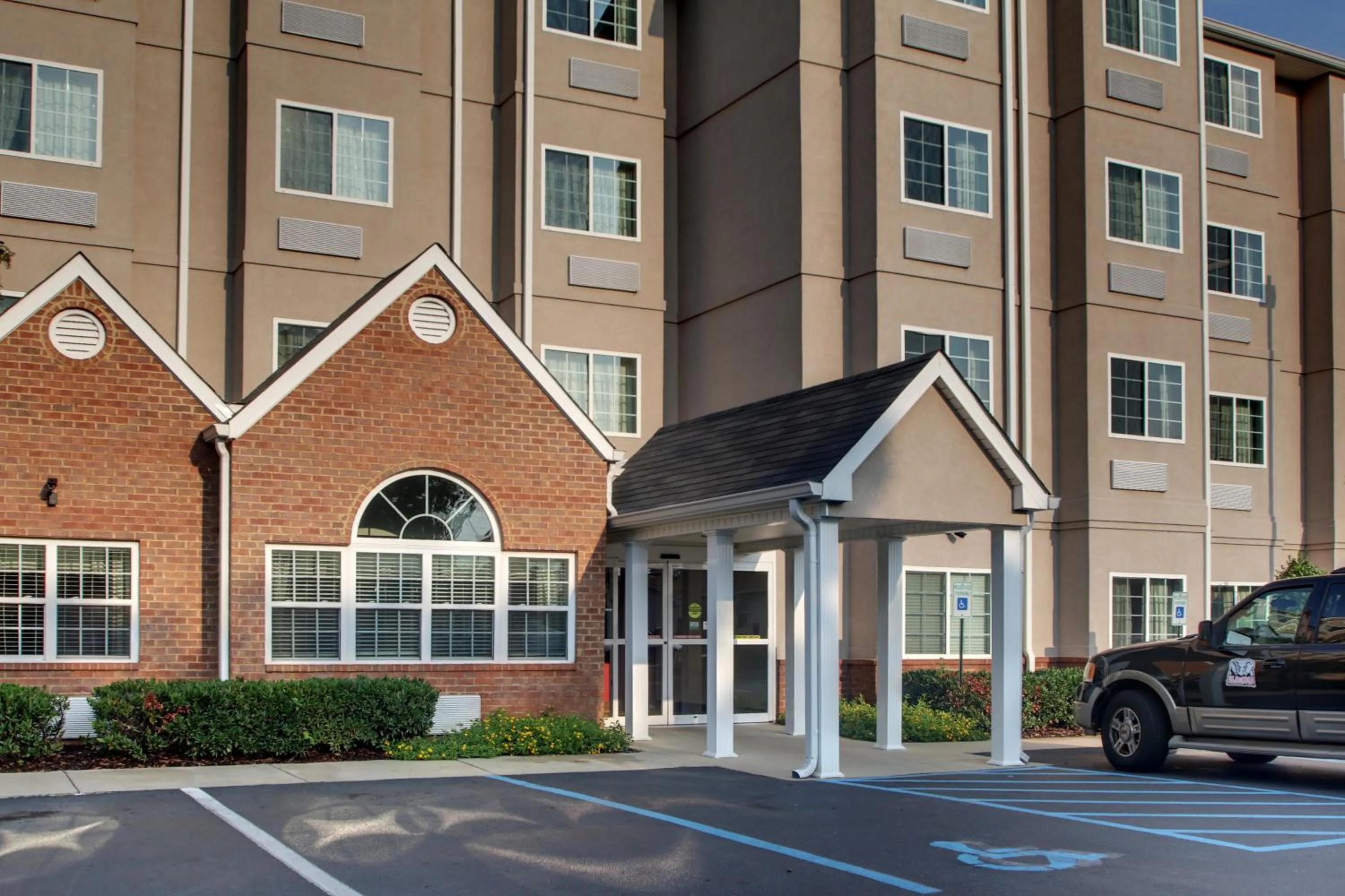 Facade/entrance in Microtel Inn & Suites by Wyndham Tuscaloosa